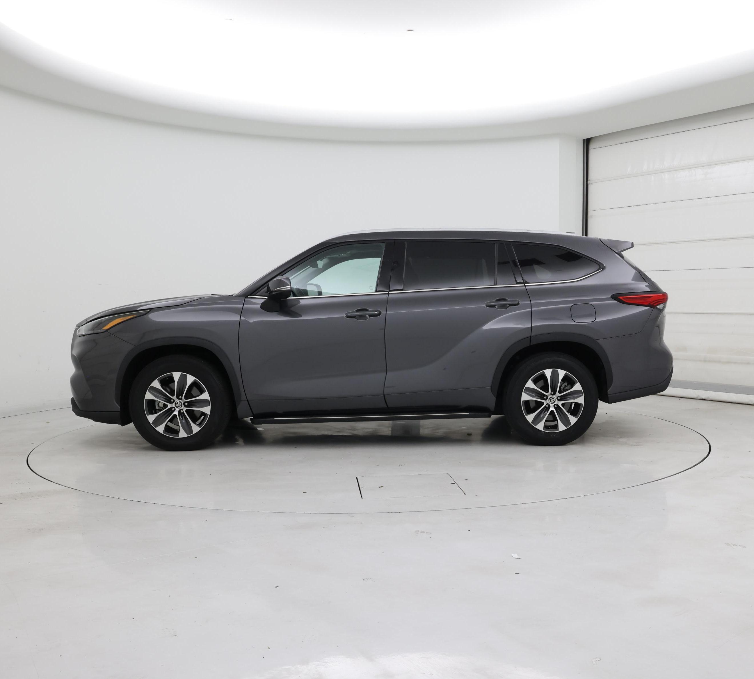 Thumbnail: 2022 Toyota Highlander - 3
