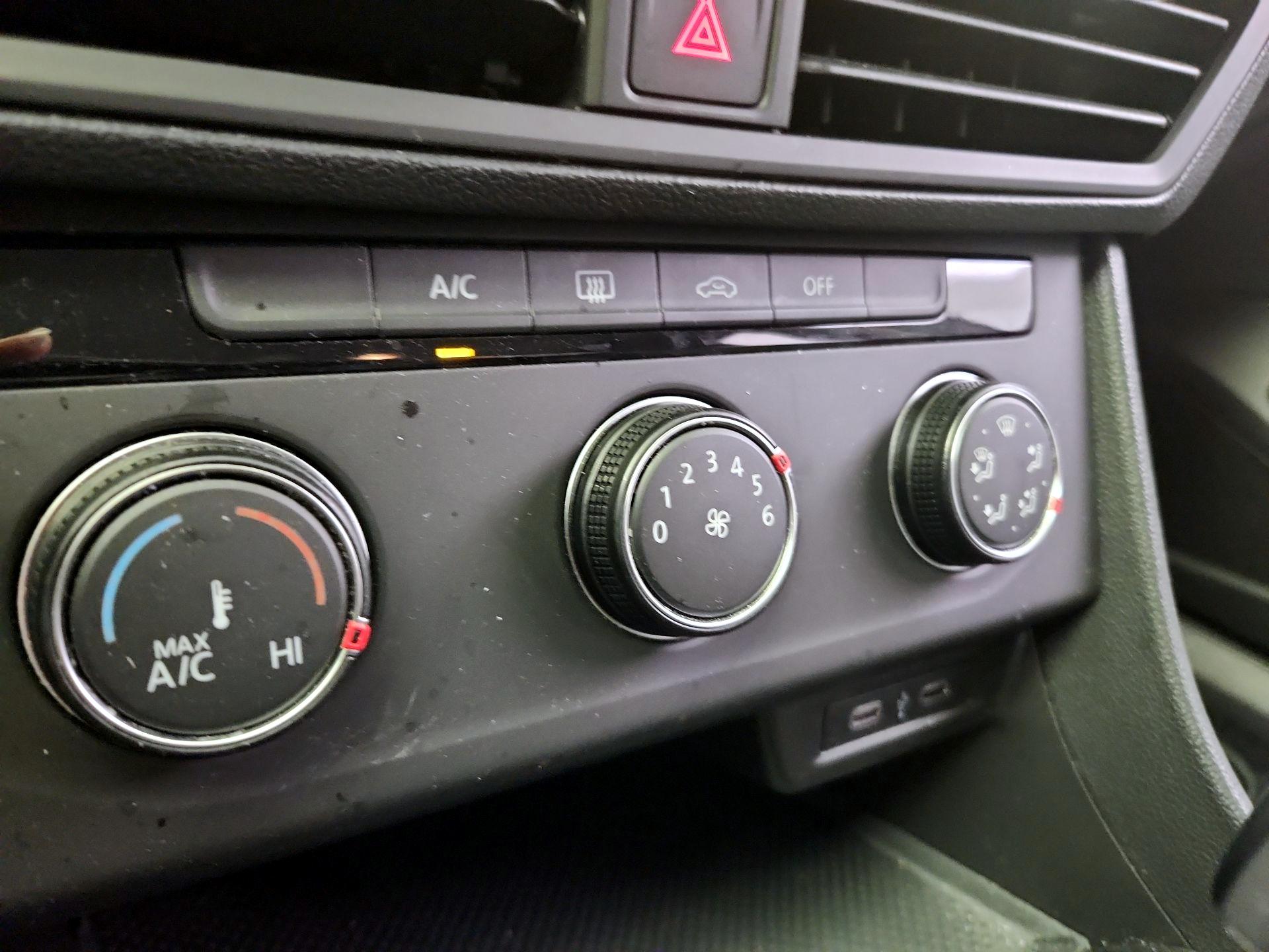 Thumbnail: 2021 Volkswagen Jetta - 16