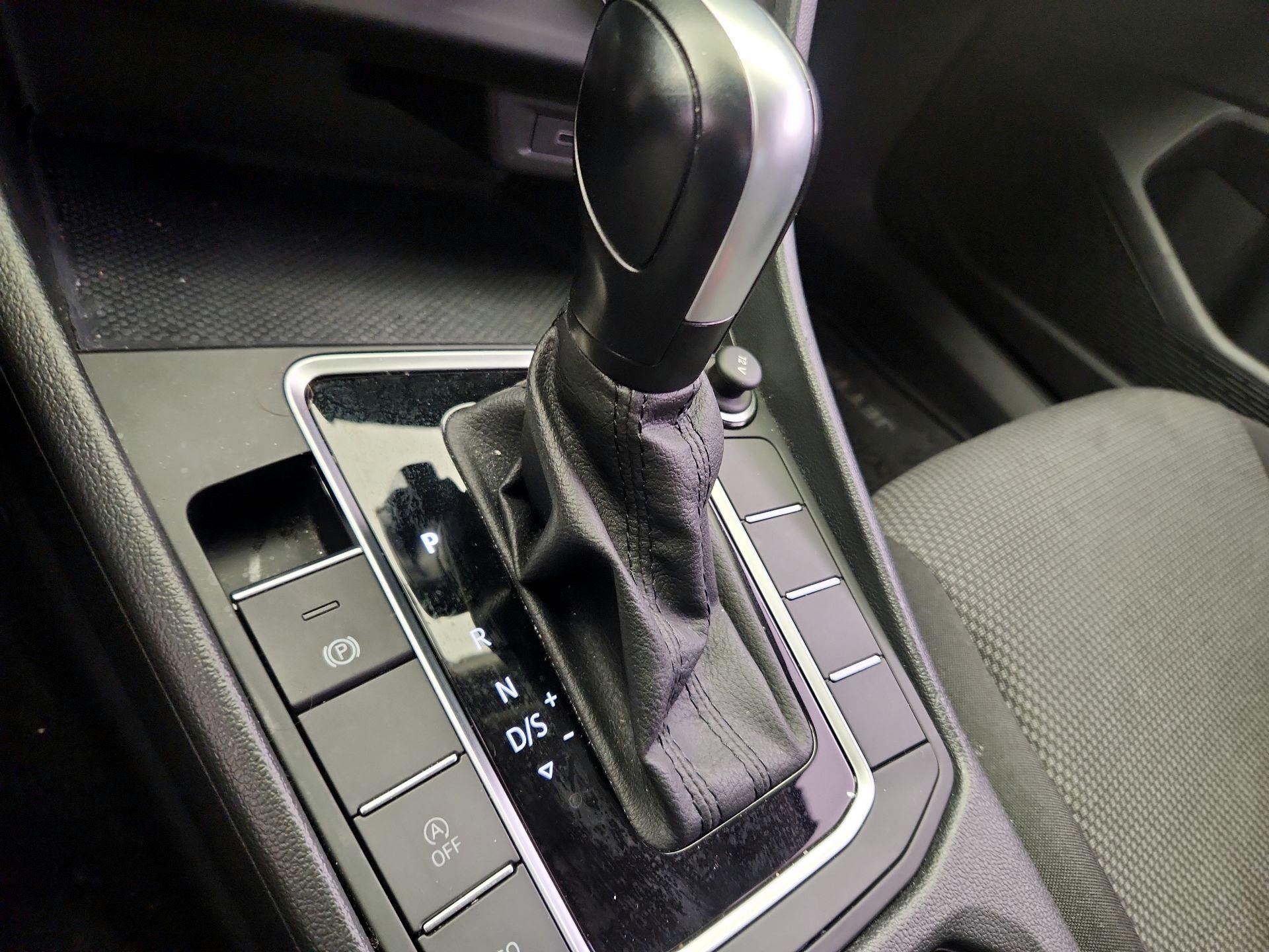 Thumbnail: 2021 Volkswagen Jetta - 17