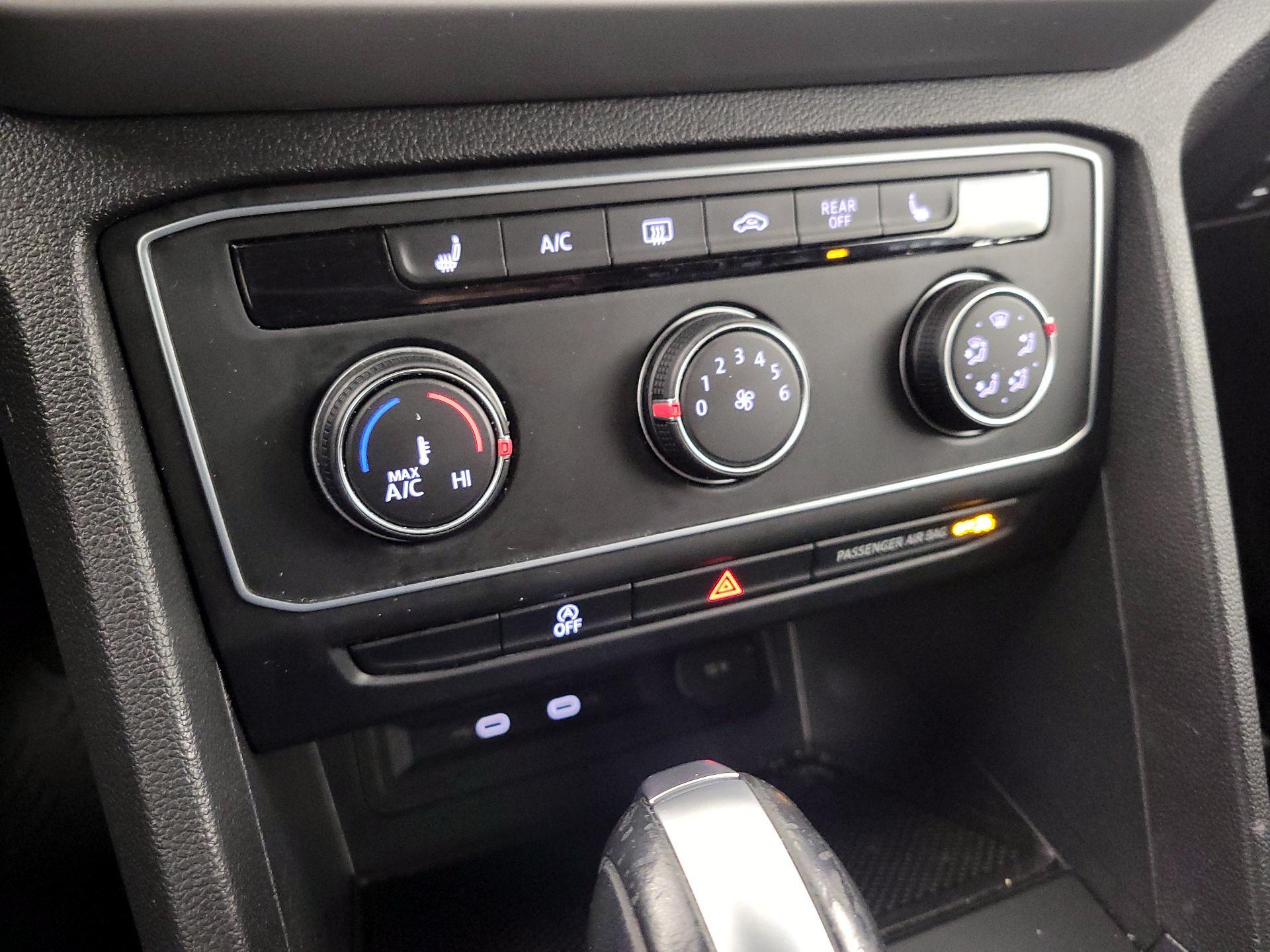 Thumbnail: 2022 Volkswagen Atlas - 16