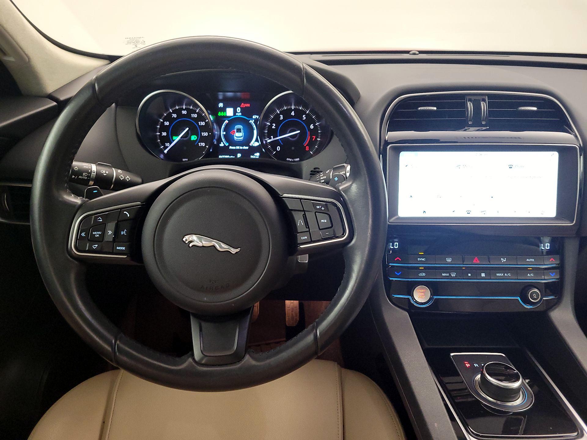 Thumbnail: 2020 Jaguar F-Pace - 10