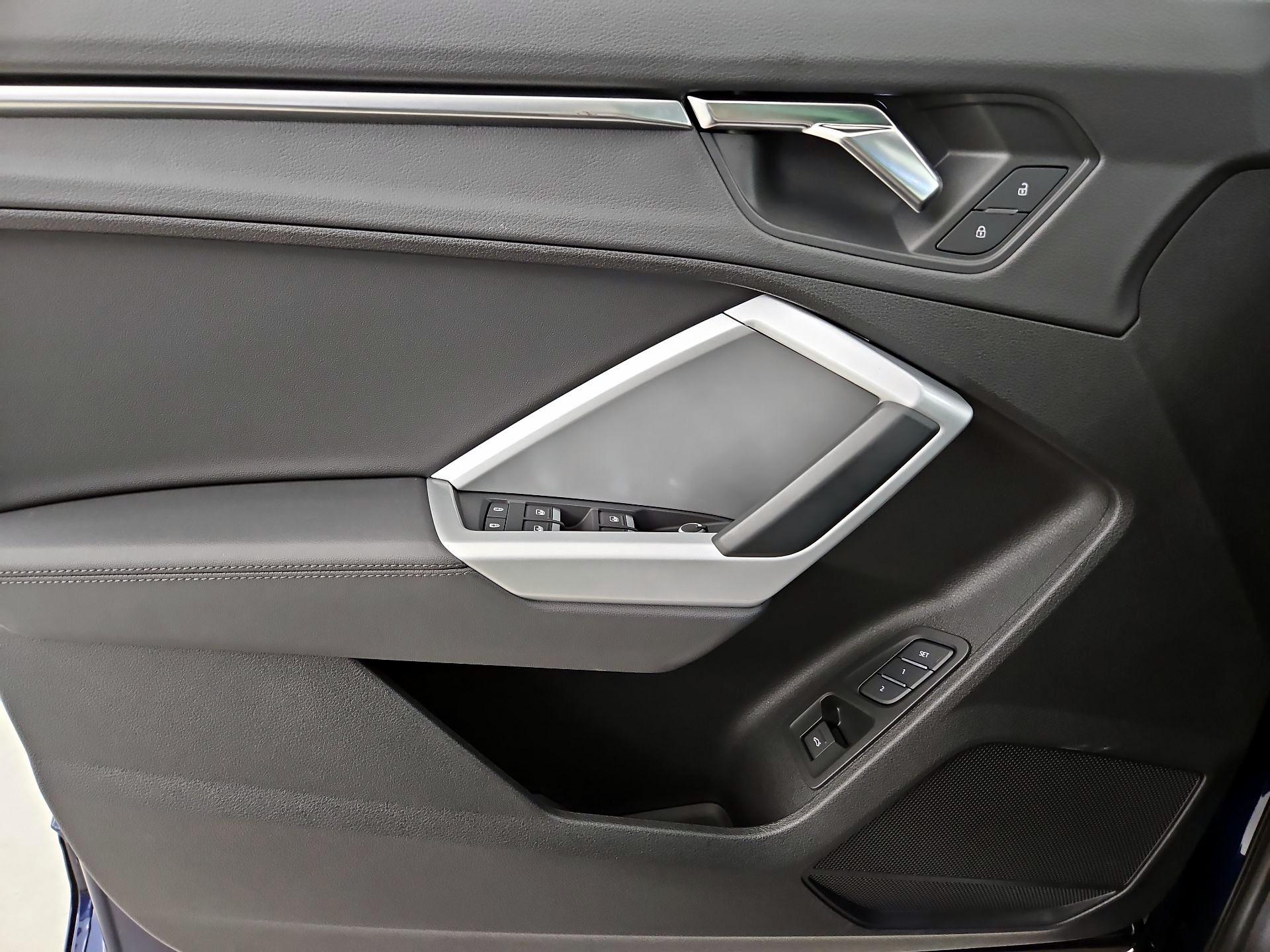 Thumbnail: 2023 Audi Q3 - 12