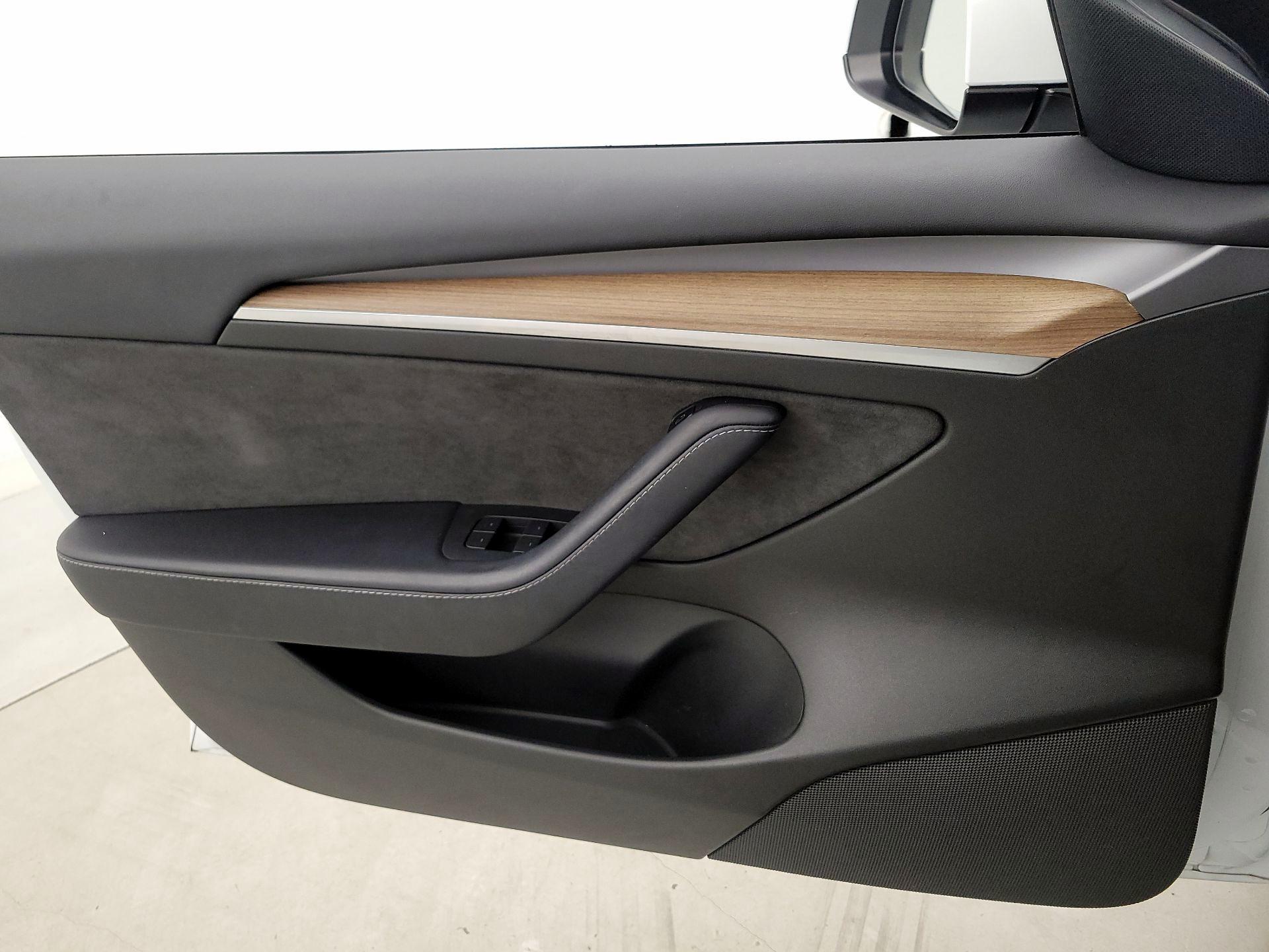 Thumbnail: 2022 Tesla Model 3 - 12