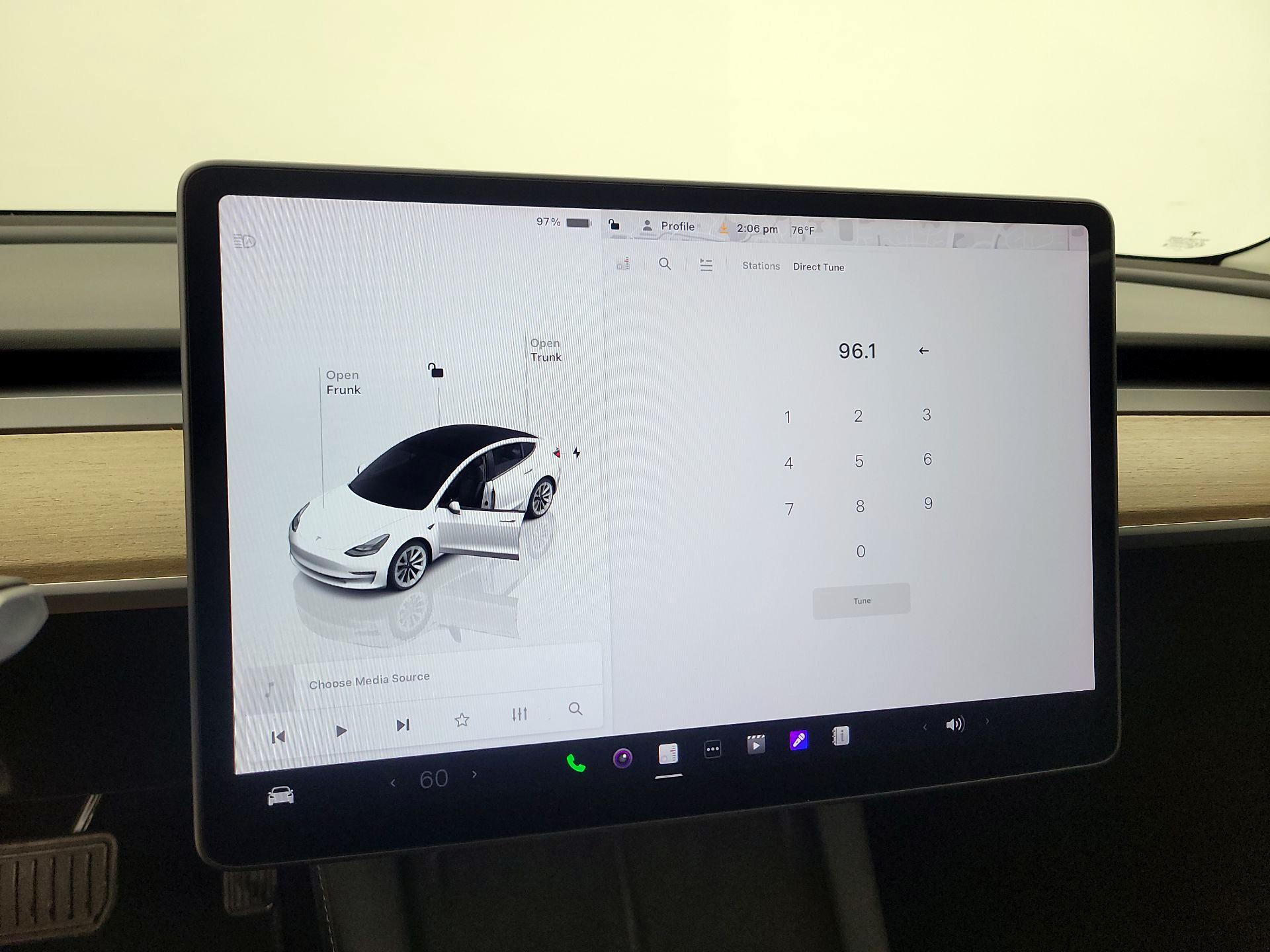Thumbnail: 2022 Tesla Model 3 - 15