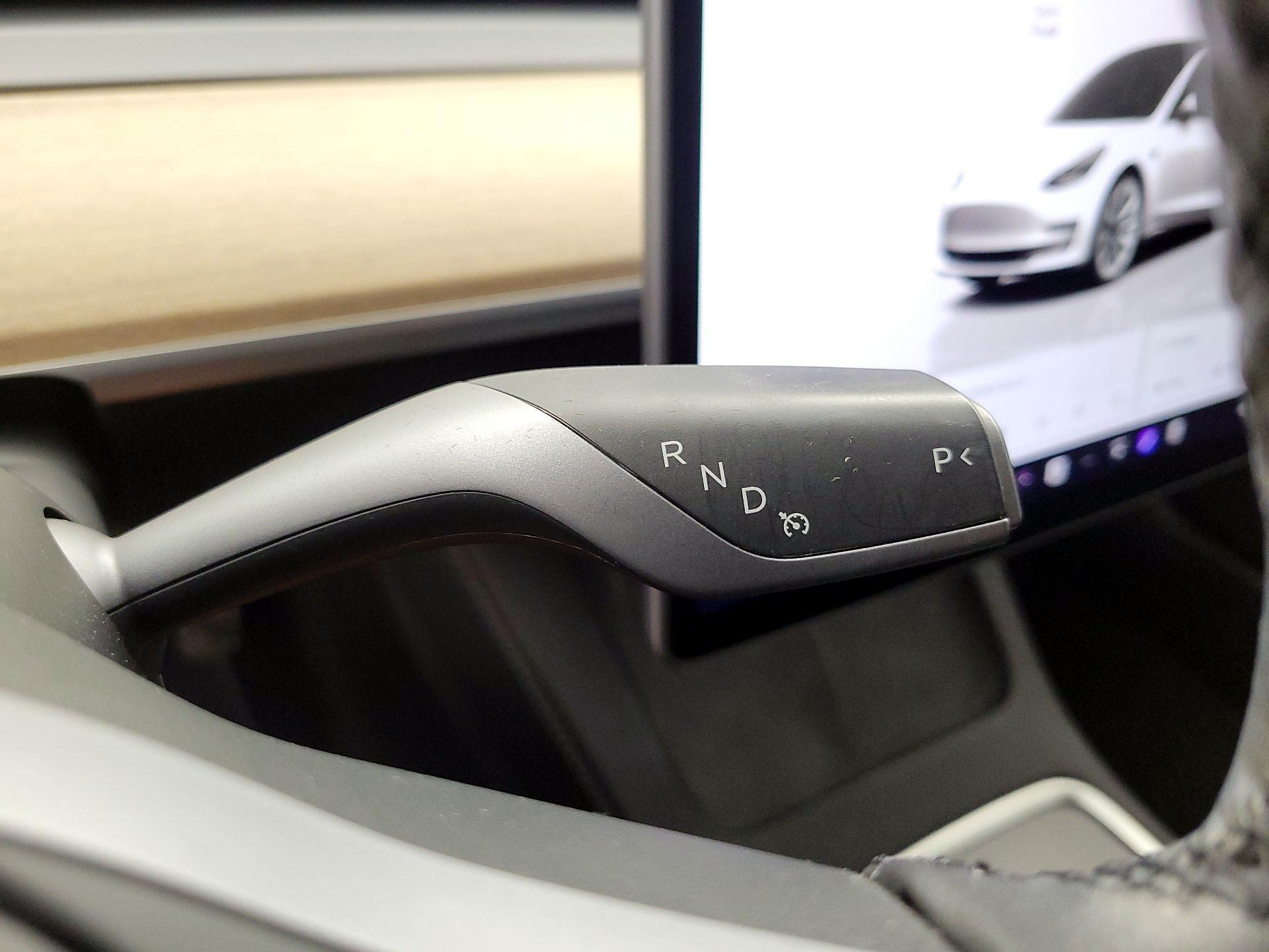 Thumbnail: 2022 Tesla Model 3 - 17