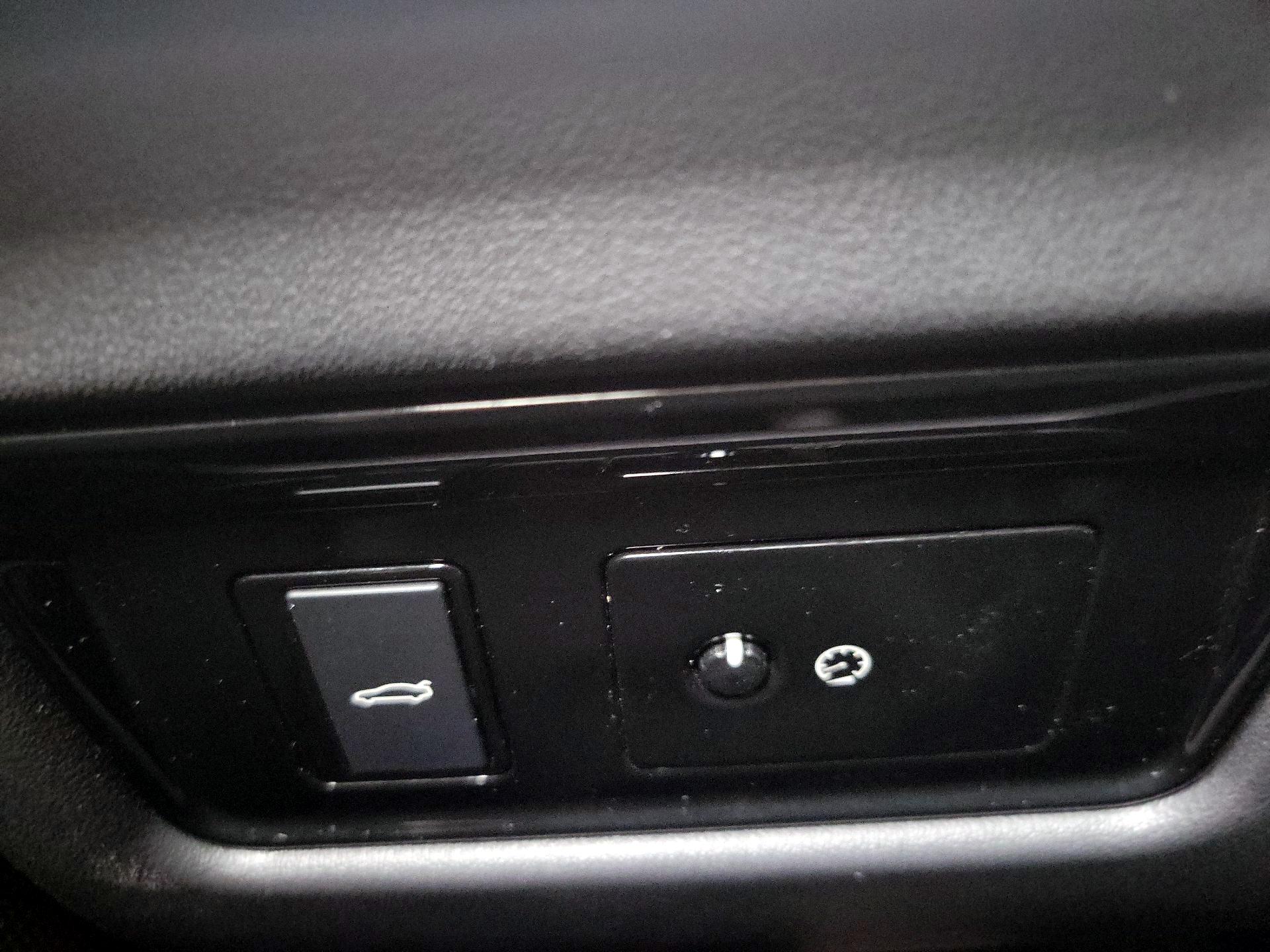 Thumbnail: 2018 Jaguar XE - 13