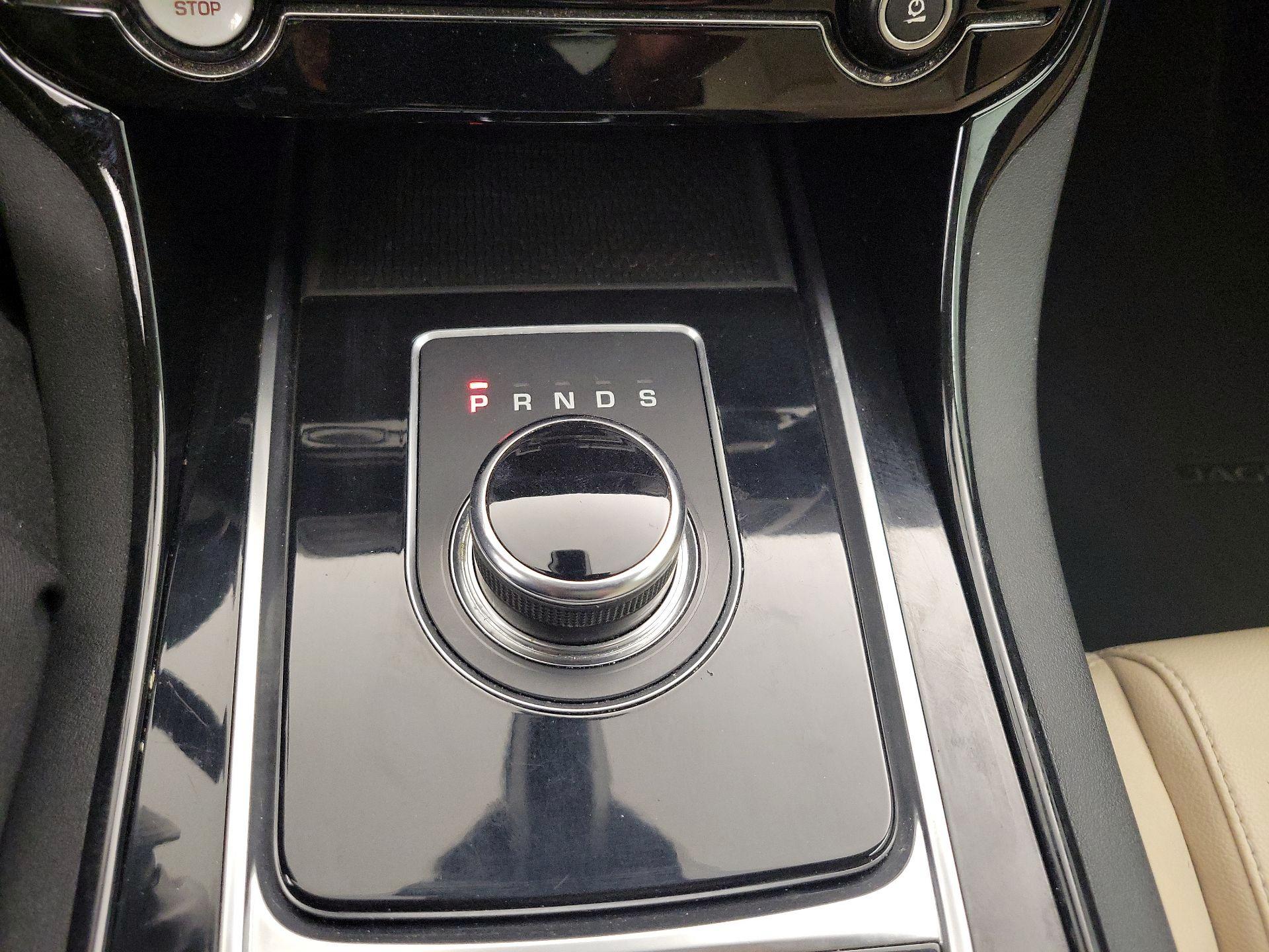 Thumbnail: 2018 Jaguar XE - 18