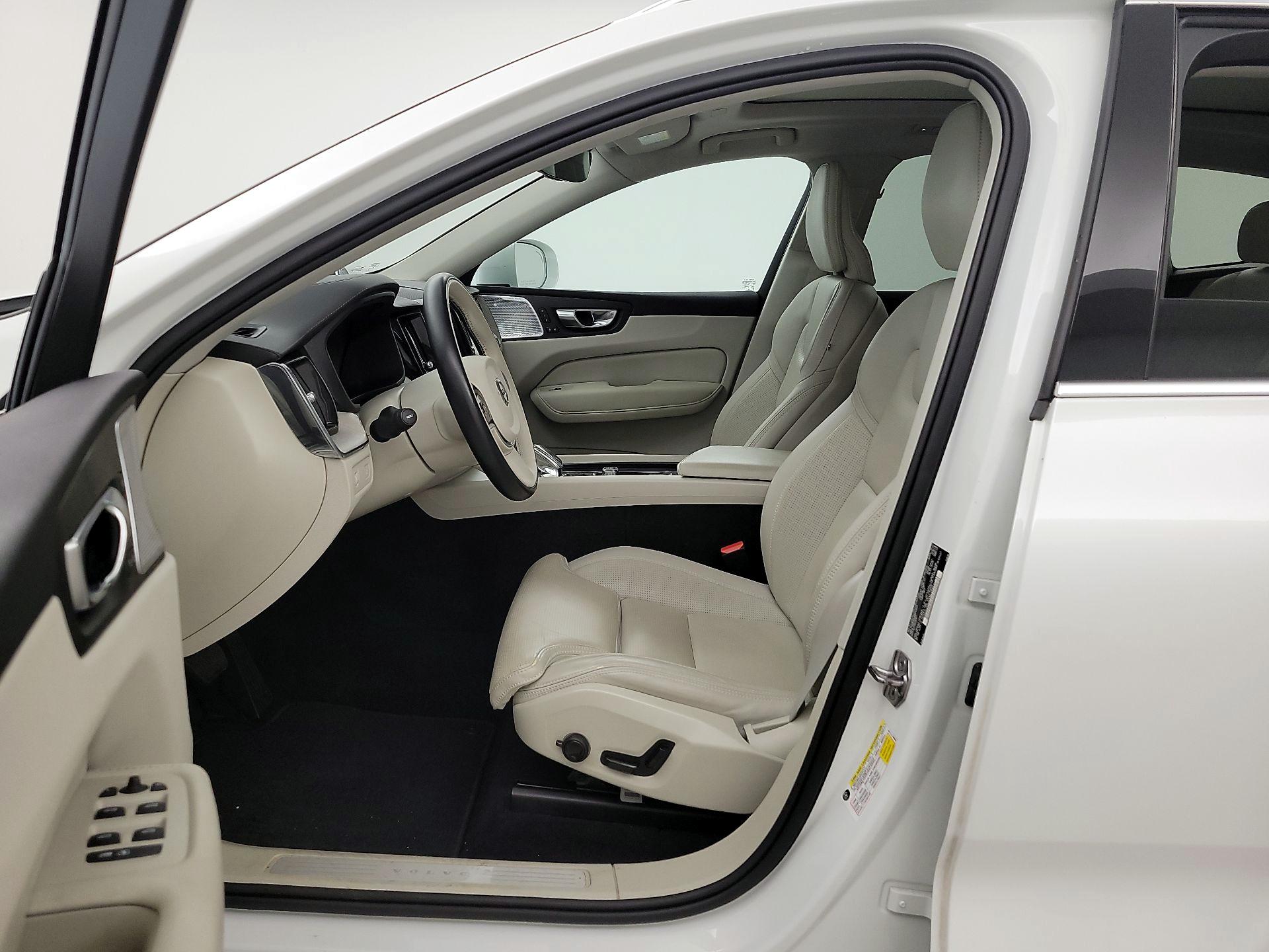 Thumbnail: 2022 Volvo XC60 - 11