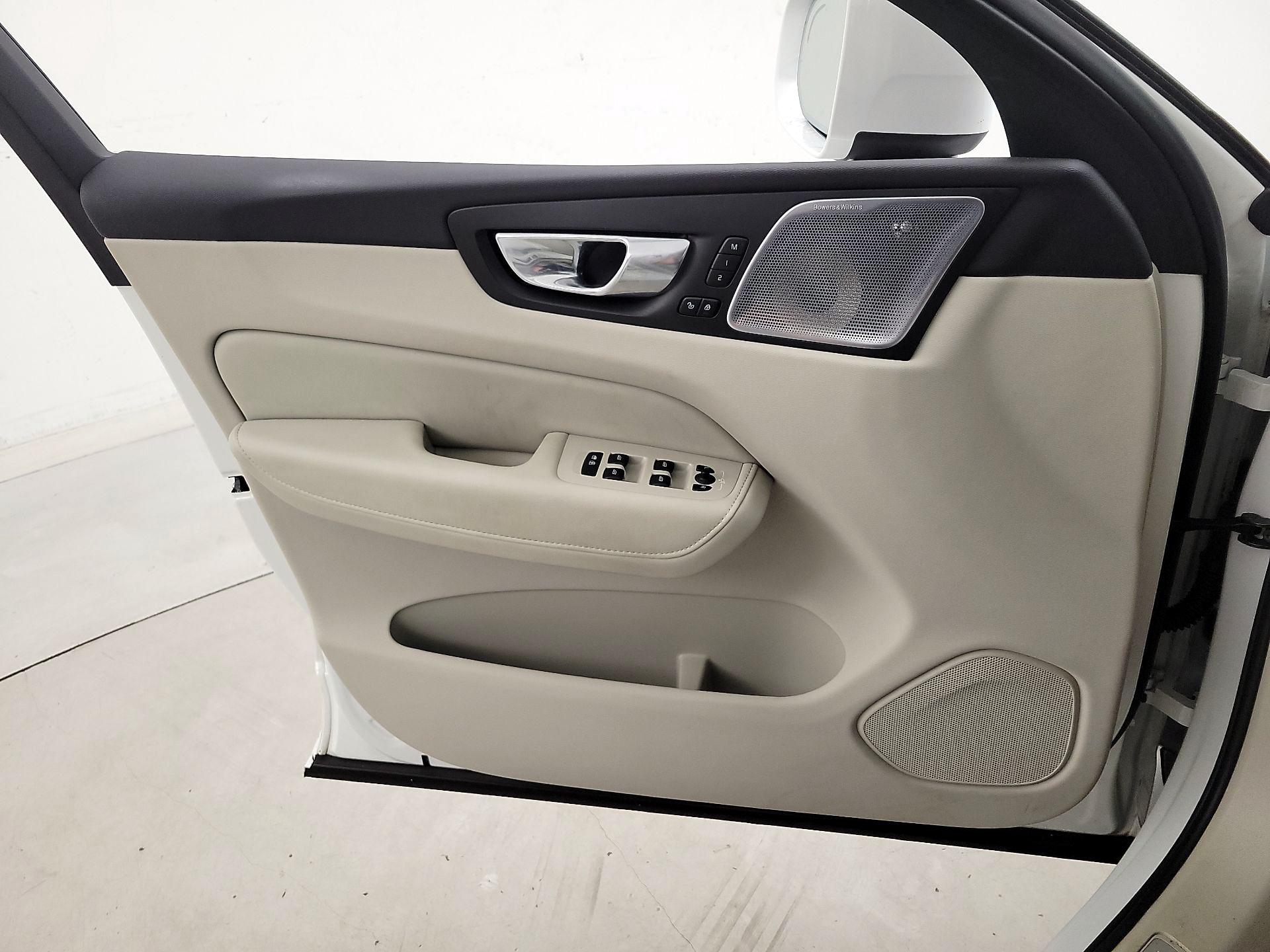 Thumbnail: 2022 Volvo XC60 - 12