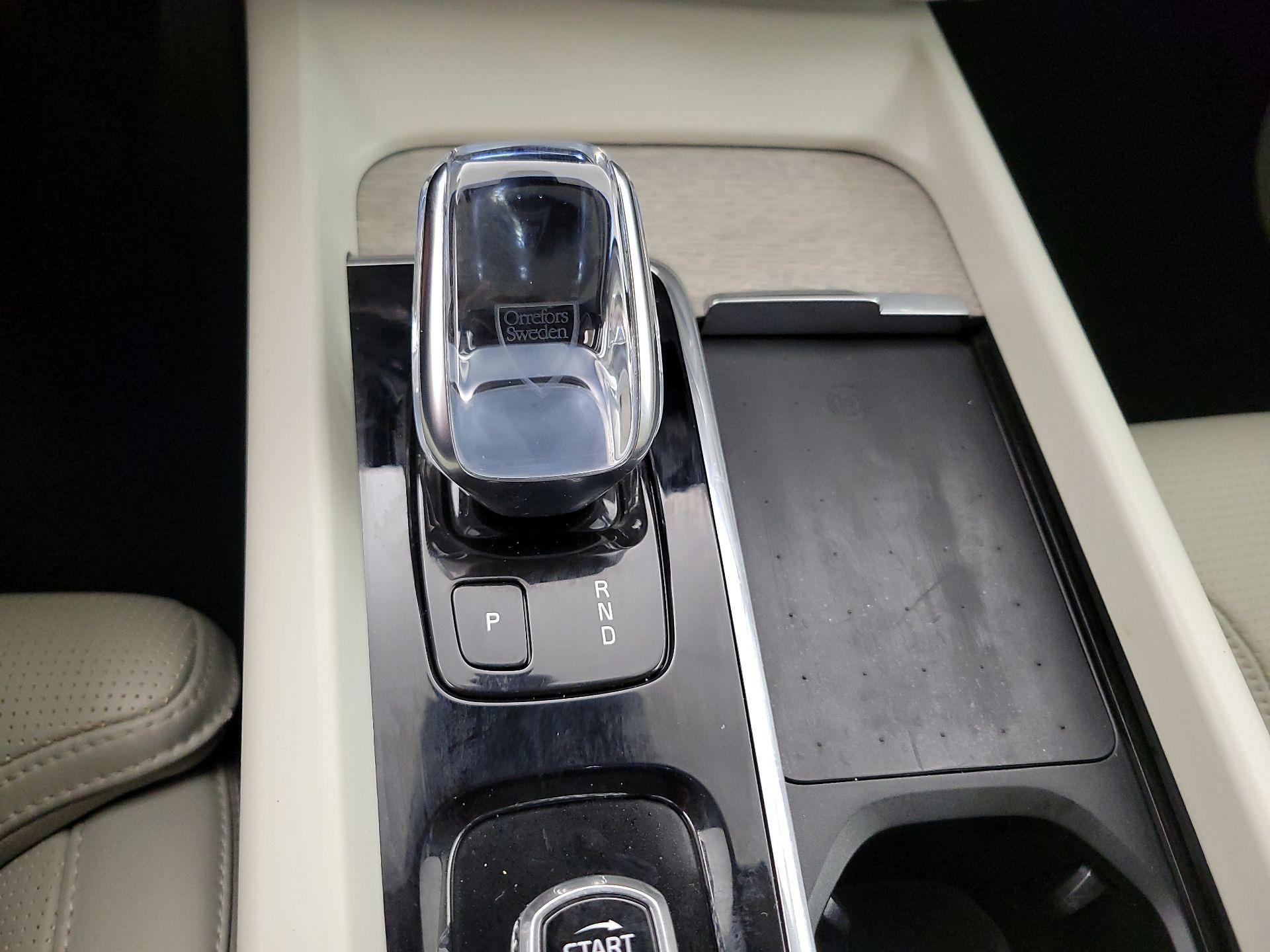 Thumbnail: 2022 Volvo XC60 - 17
