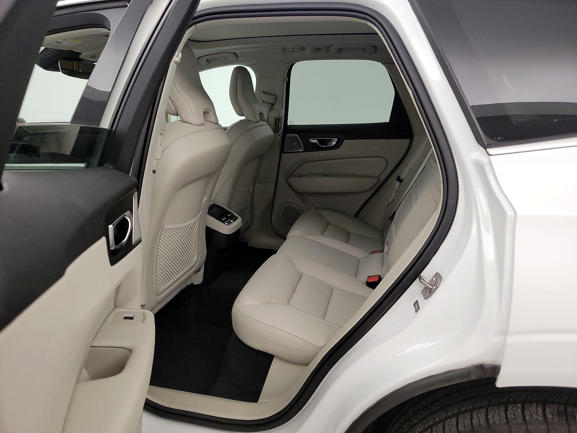 Thumbnail: 2022 Volvo XC60 - 20
