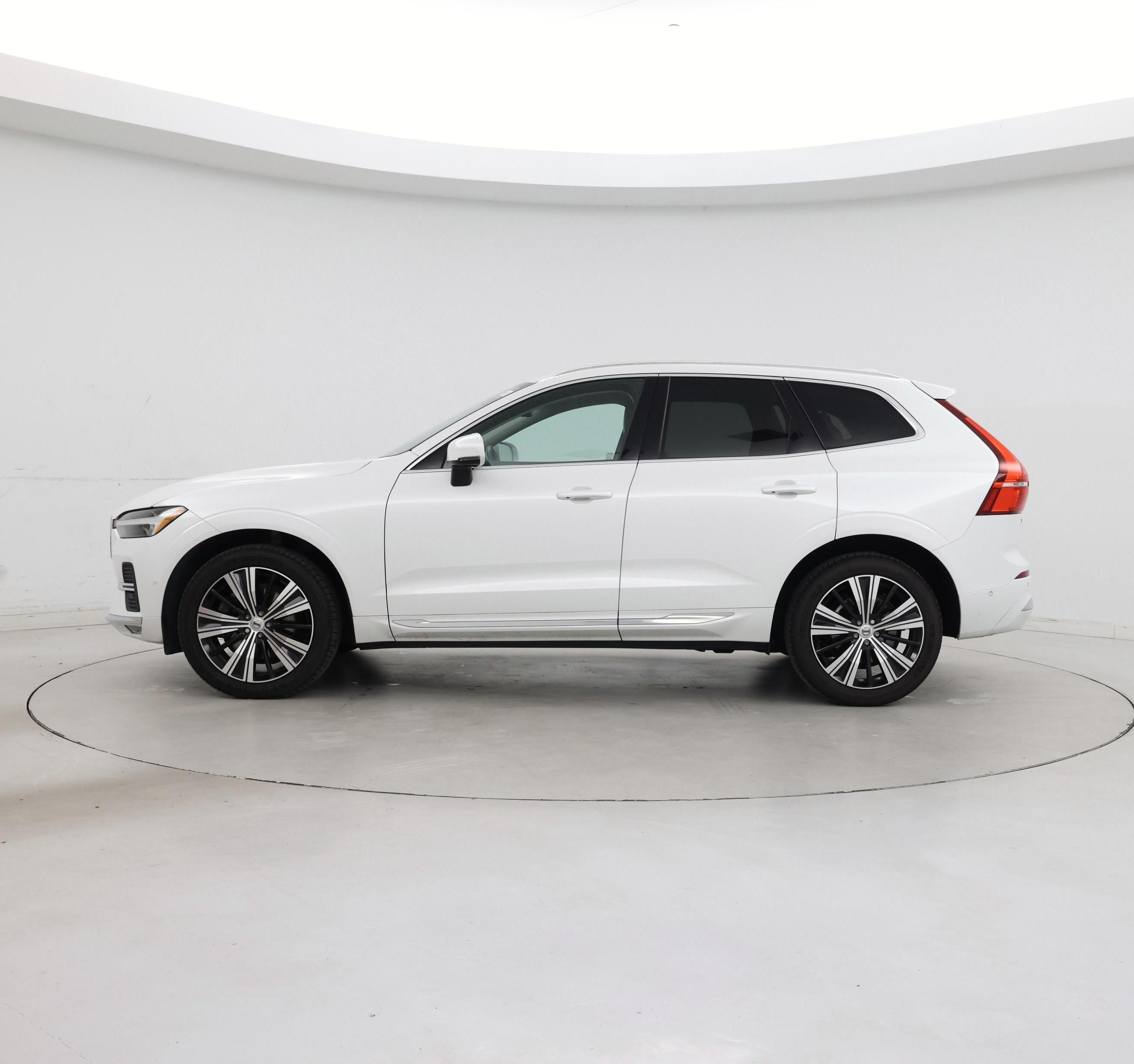 Thumbnail: 2022 Volvo XC60 - 3