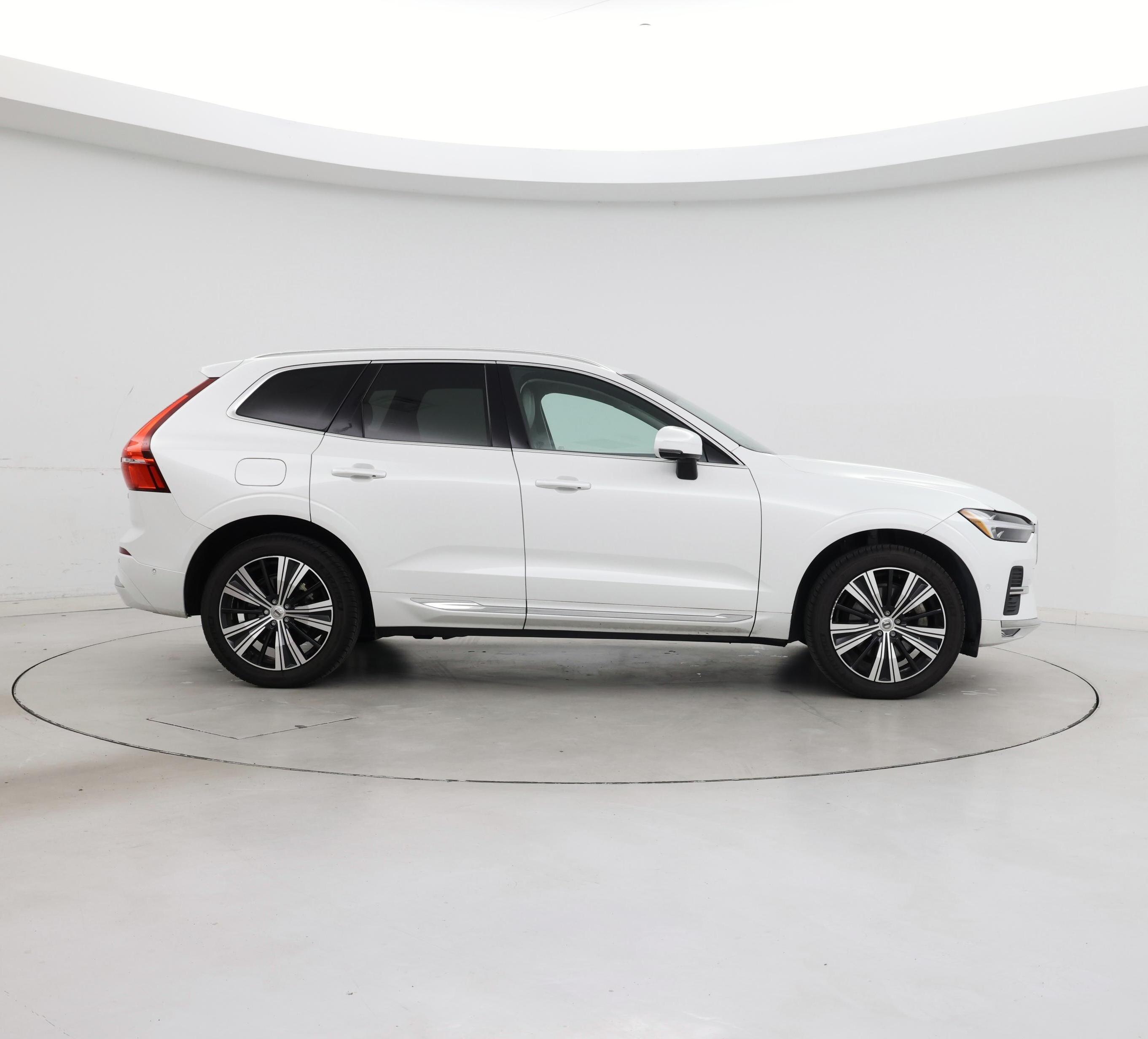 Thumbnail: 2022 Volvo XC60 - 7