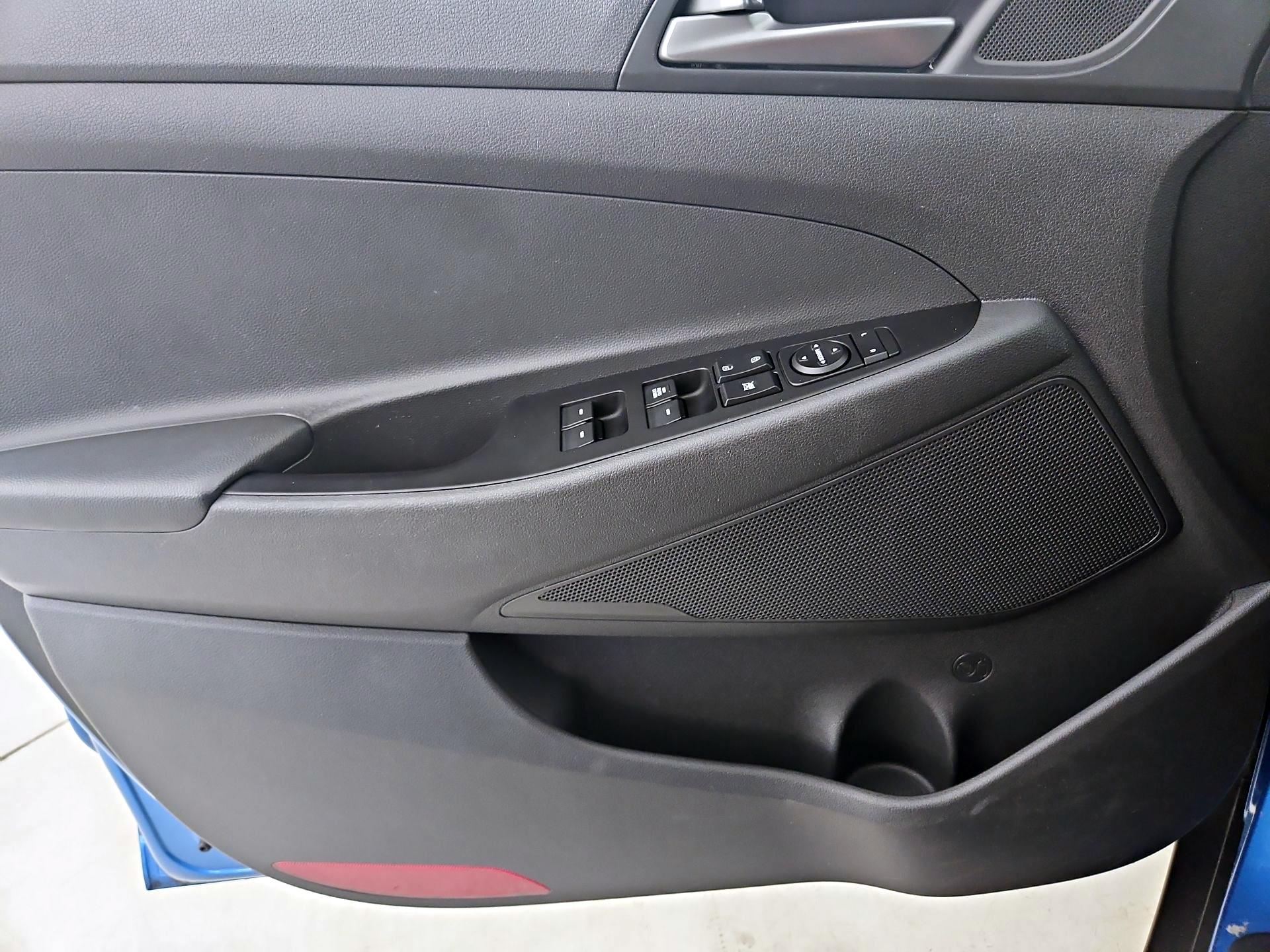 Thumbnail: 2016 Hyundai Tucson - 12