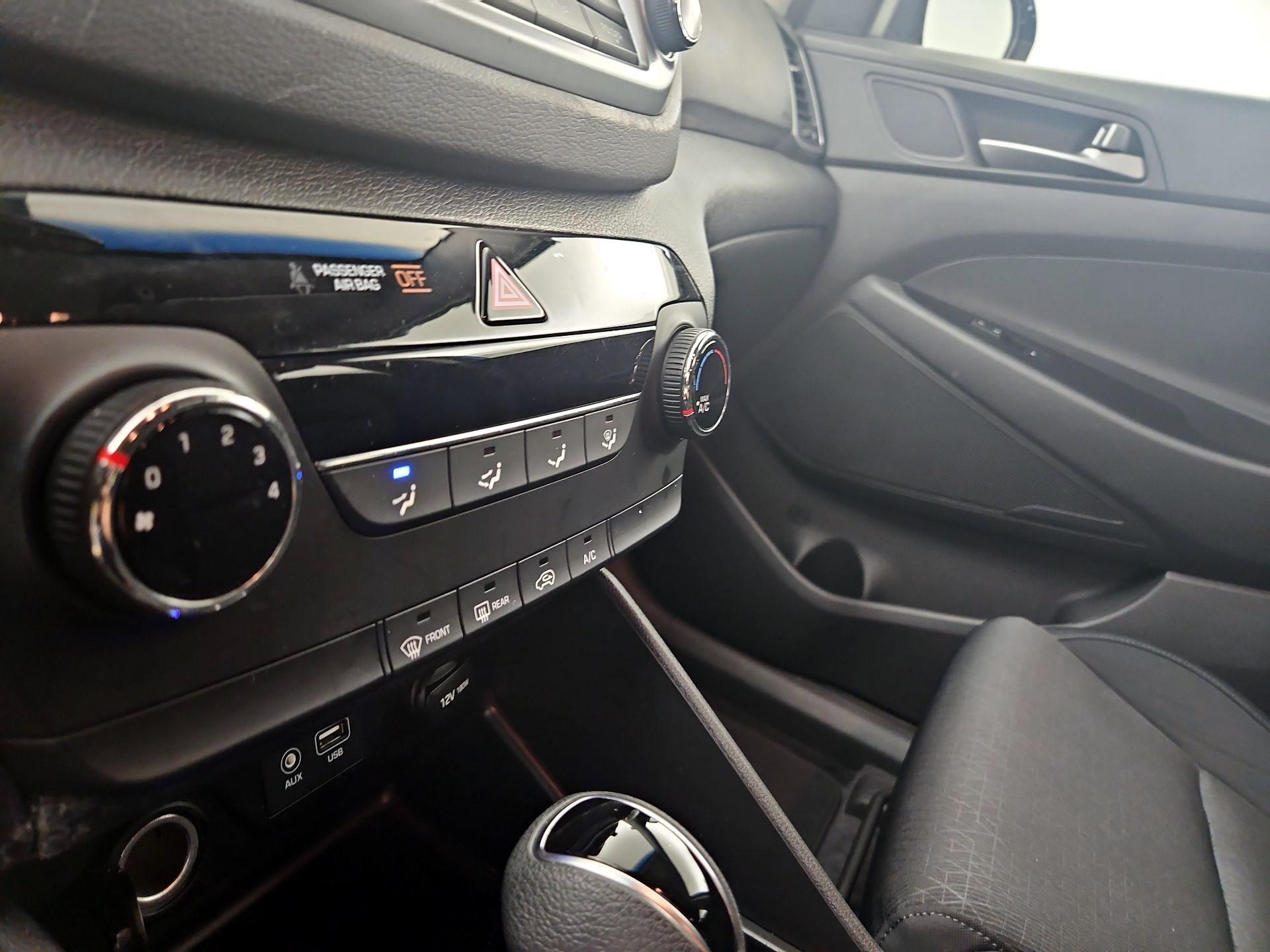 Thumbnail: 2016 Hyundai Tucson - 16