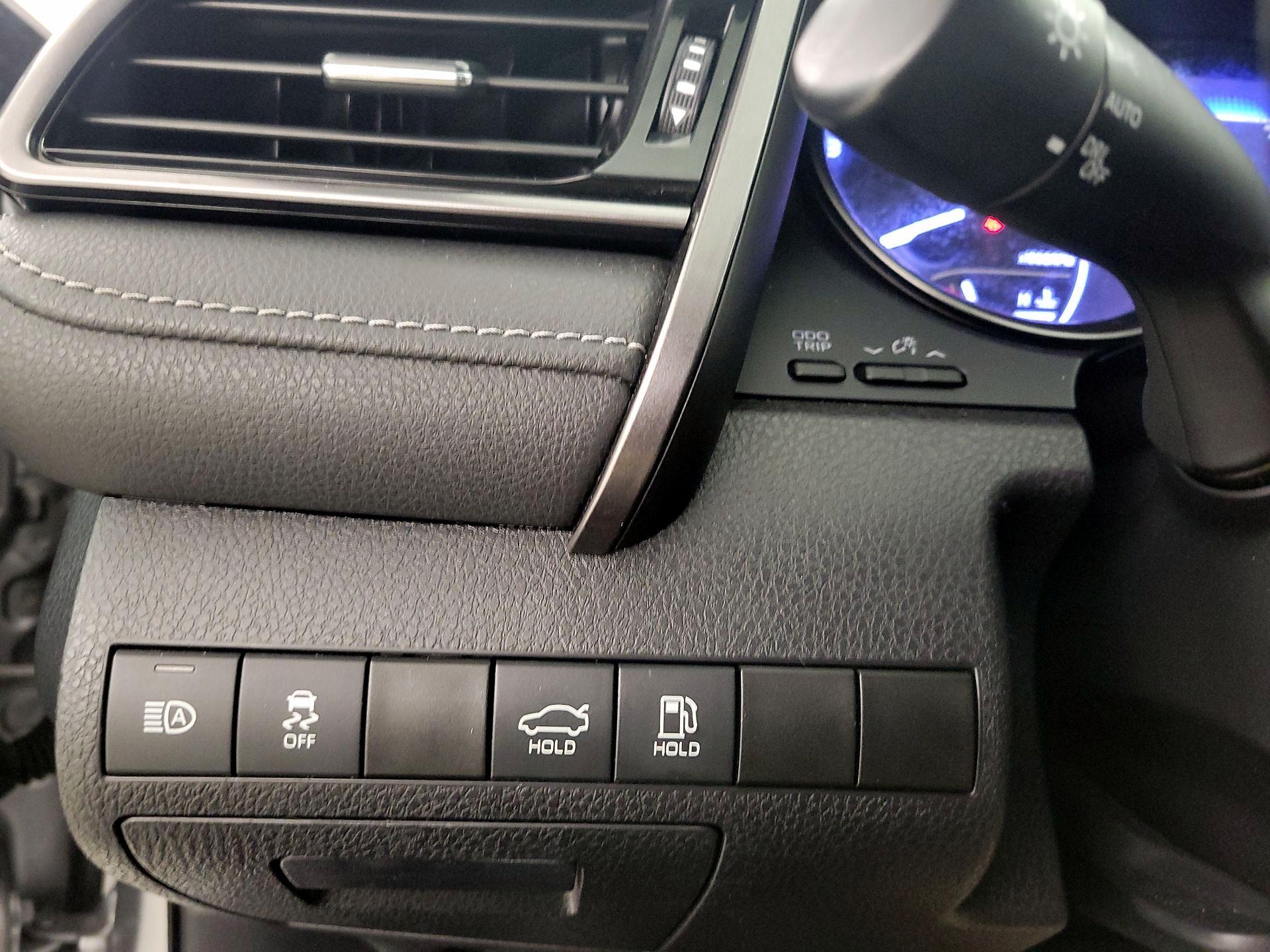 Thumbnail: 2022 Toyota Camry - 13