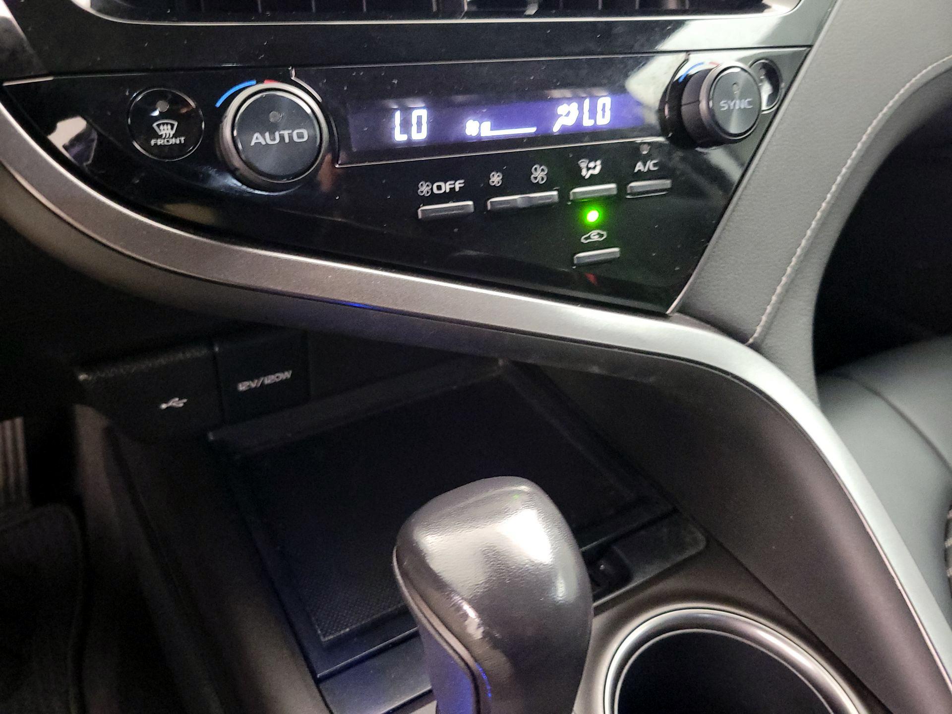 Thumbnail: 2022 Toyota Camry - 16