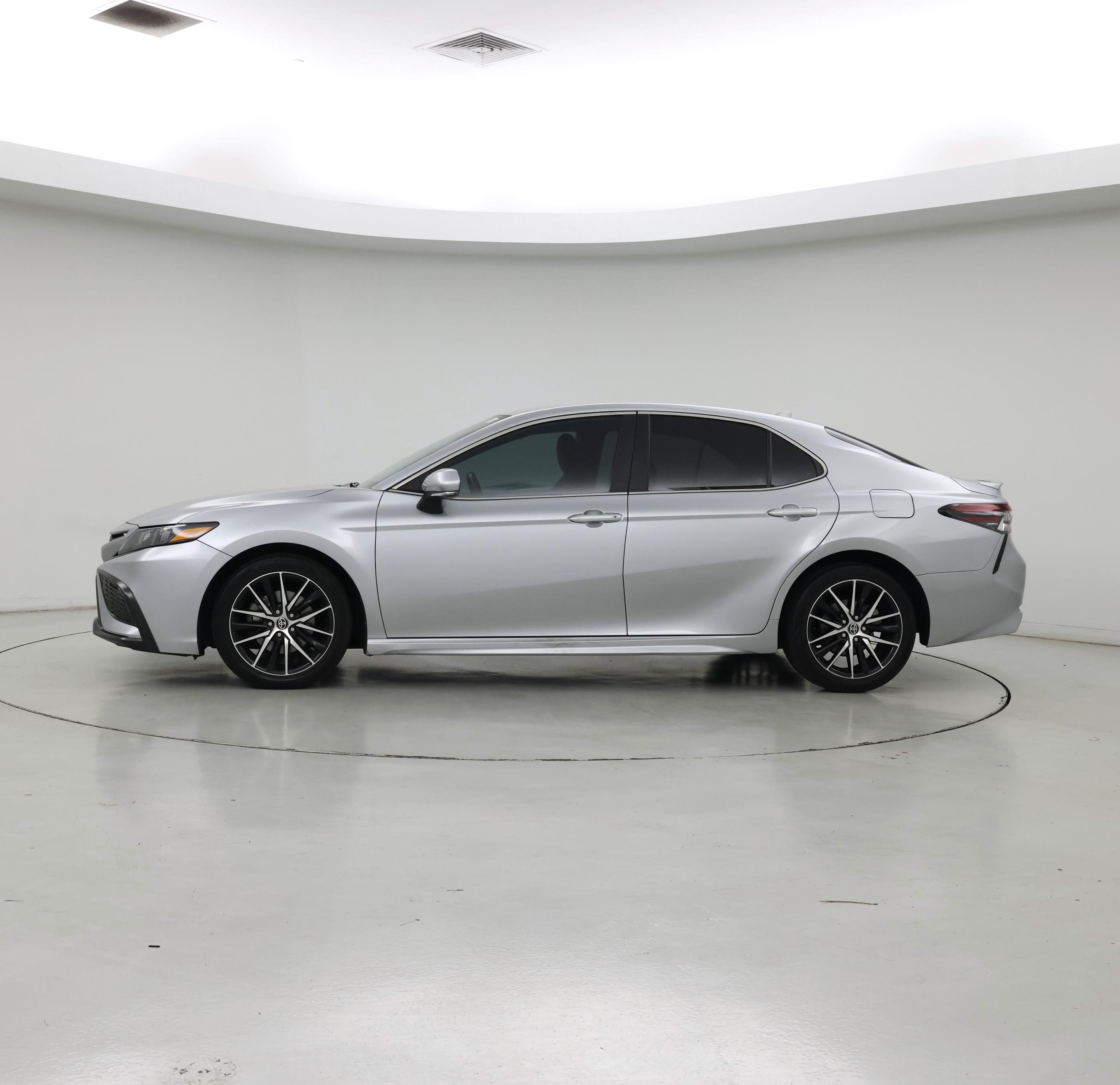 Thumbnail: 2022 Toyota Camry - 3