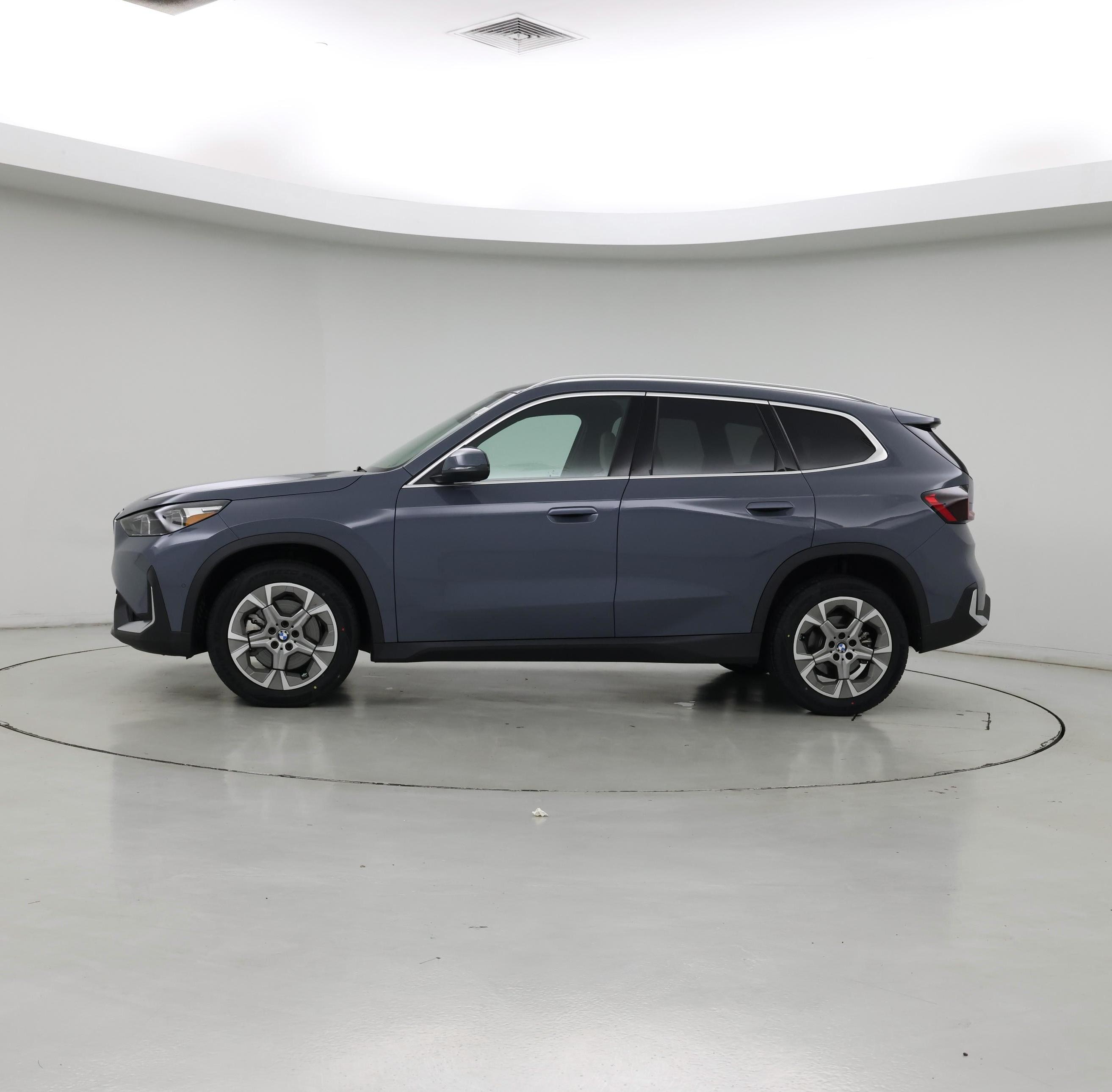 Thumbnail: 2023 BMW X1 - 3