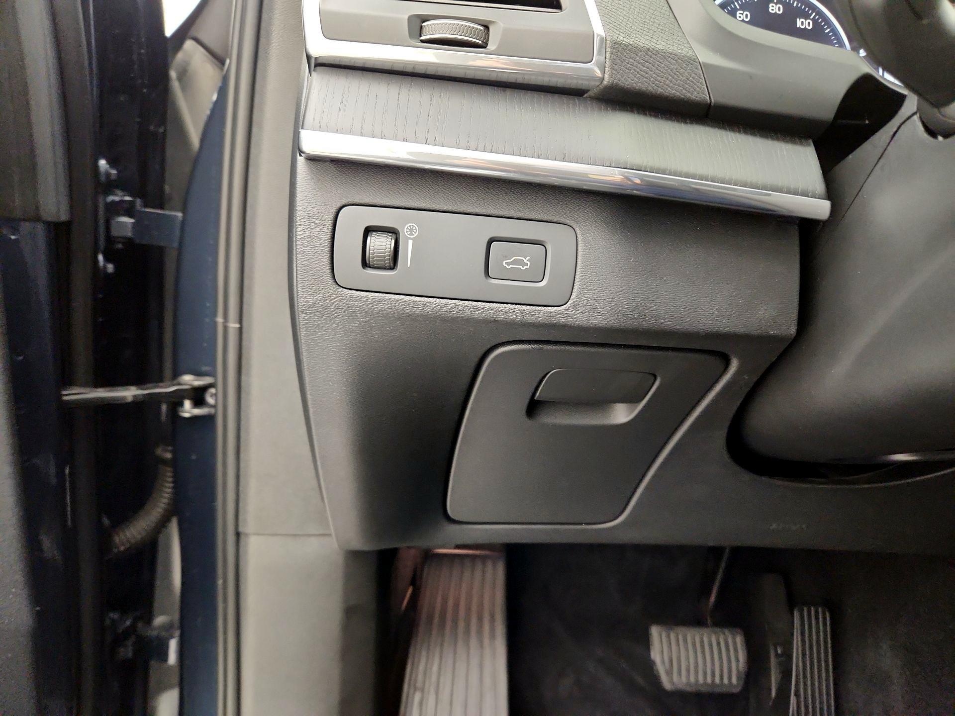 Thumbnail: 2020 Volvo XC90 - 13