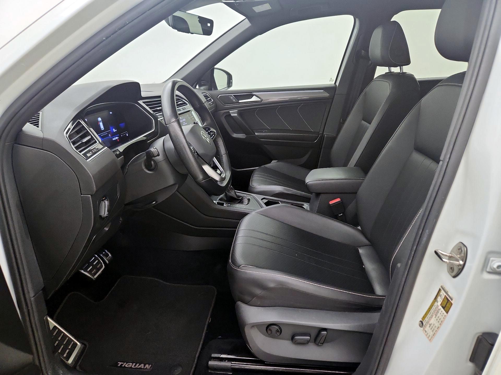 Thumbnail: 2022 Volkswagen Tiguan - 11