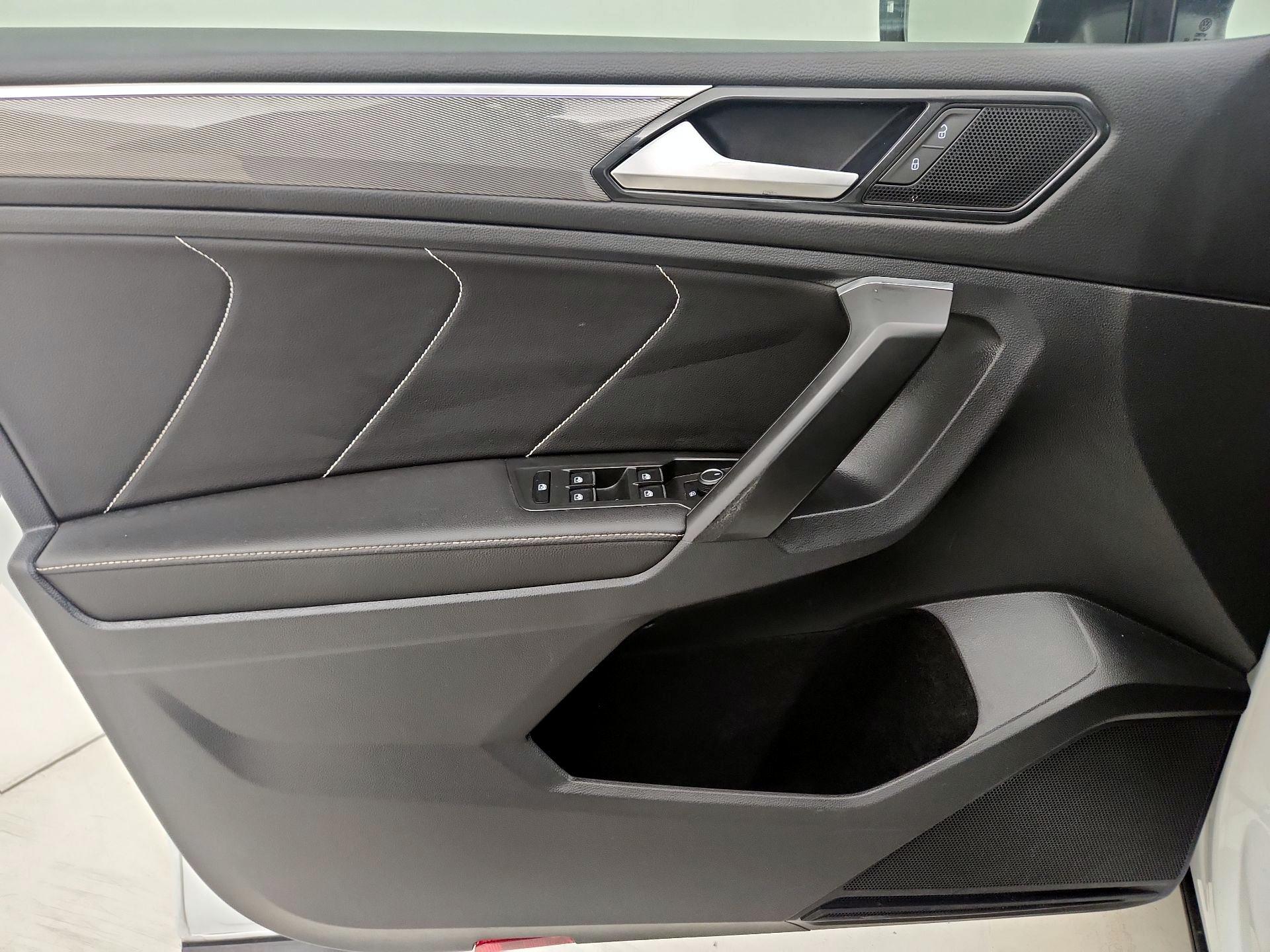 Thumbnail: 2022 Volkswagen Tiguan - 12