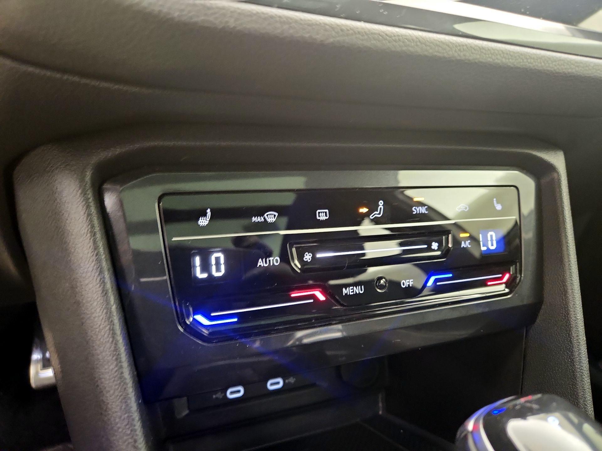 Thumbnail: 2022 Volkswagen Tiguan - 16