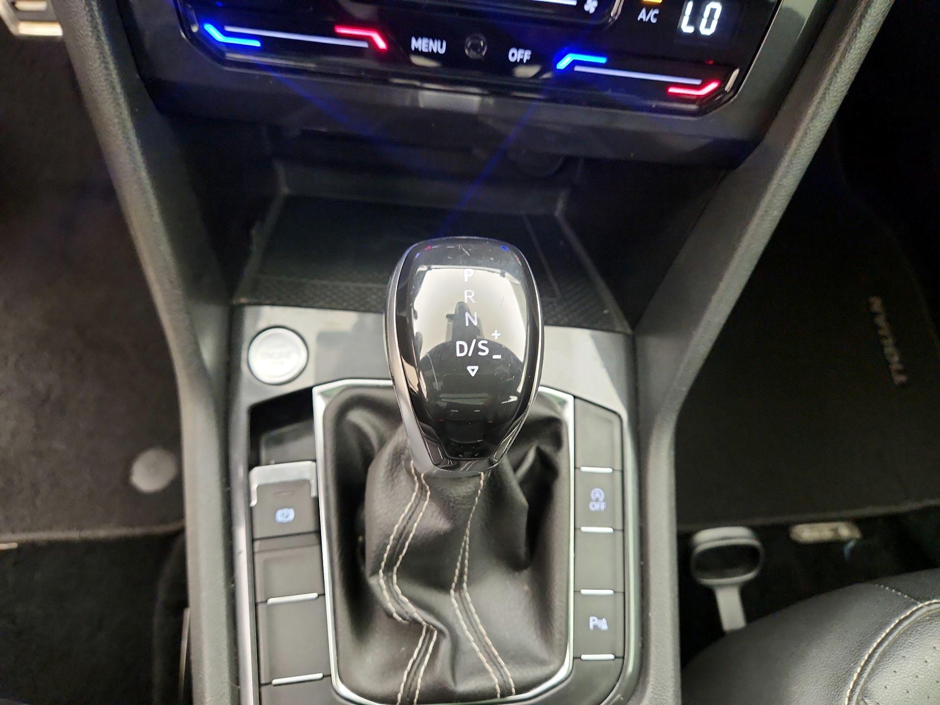 Thumbnail: 2022 Volkswagen Tiguan - 17