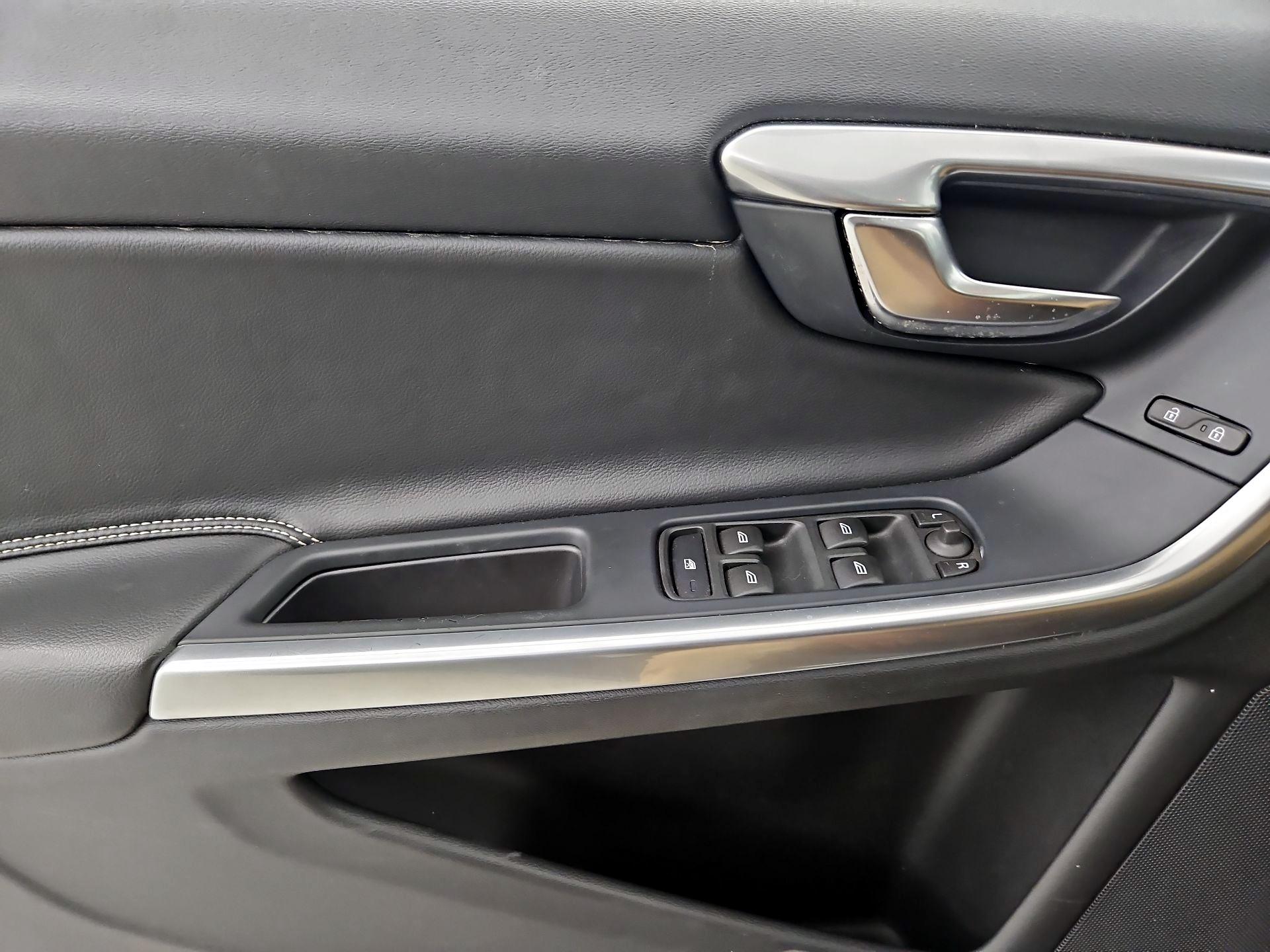 Thumbnail: 2018 Volvo V60 - 12