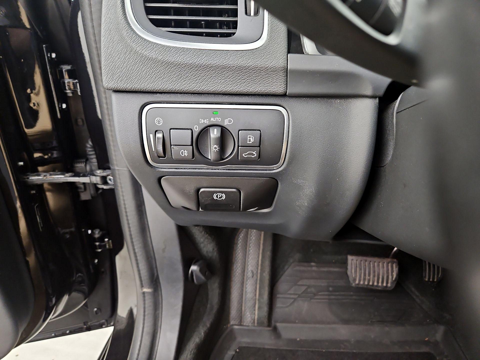 Thumbnail: 2018 Volvo V60 - 13