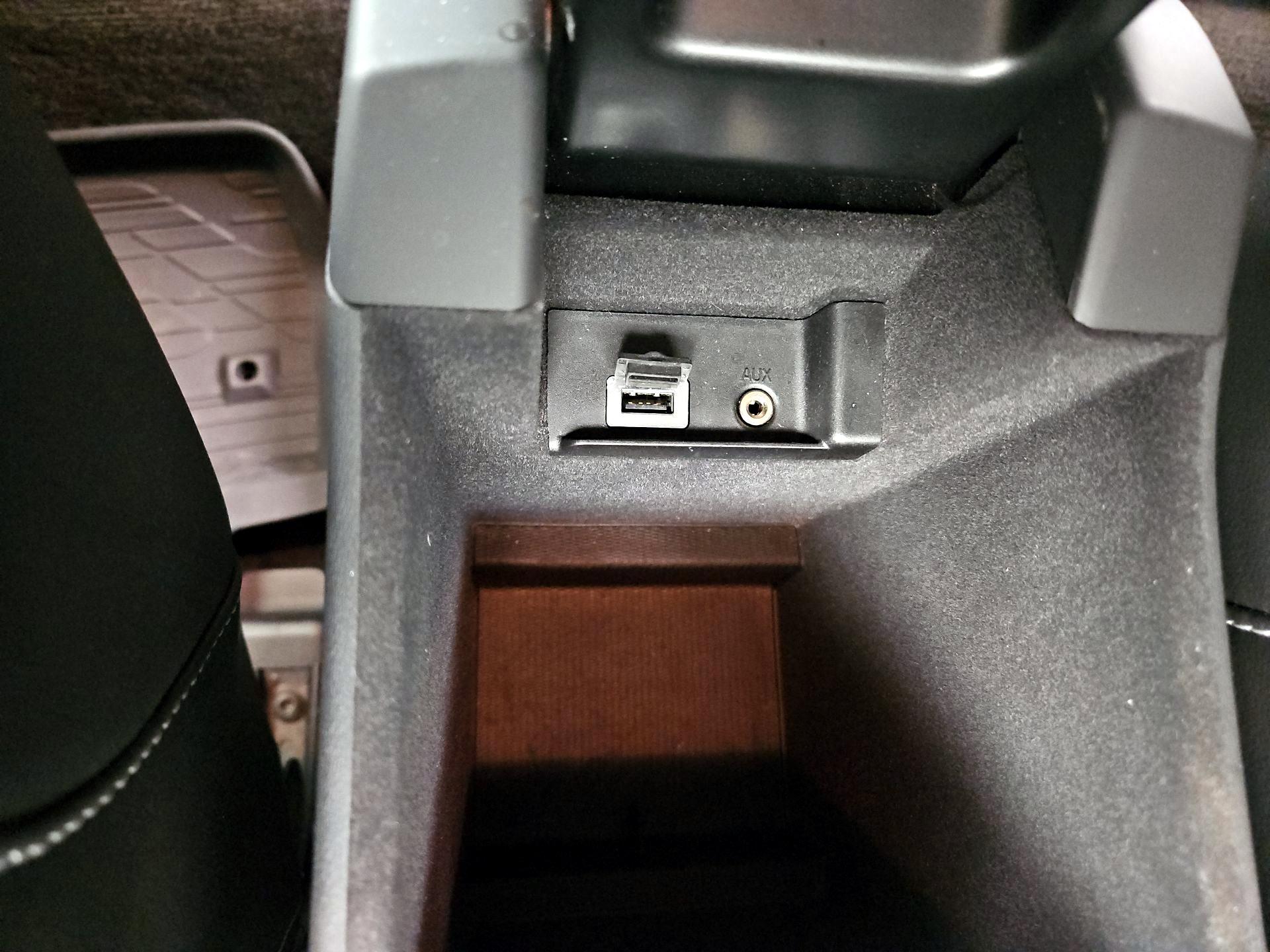 Thumbnail: 2018 Volvo V60 - 18