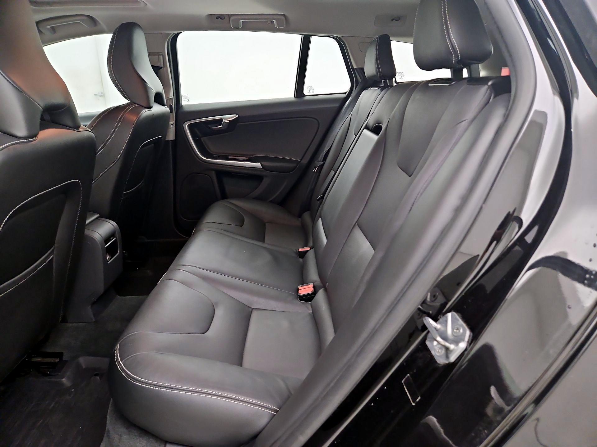 Thumbnail: 2018 Volvo V60 - 20