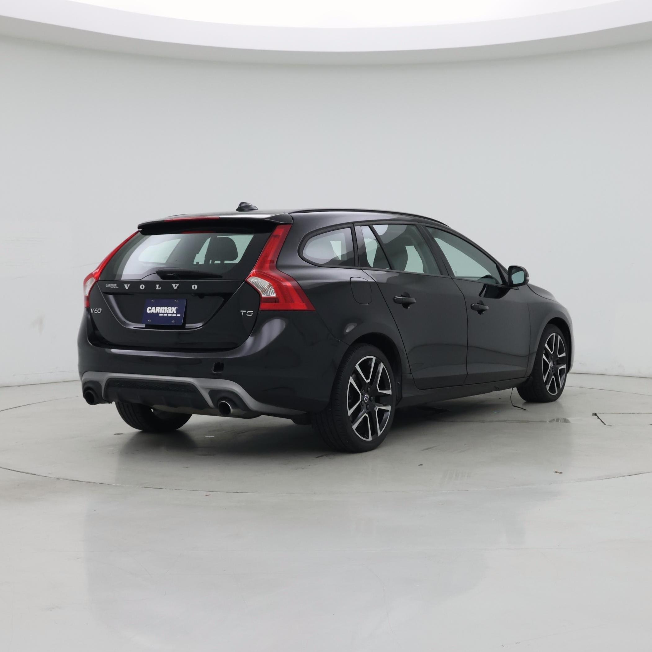 Thumbnail: 2018 Volvo V60 - 8