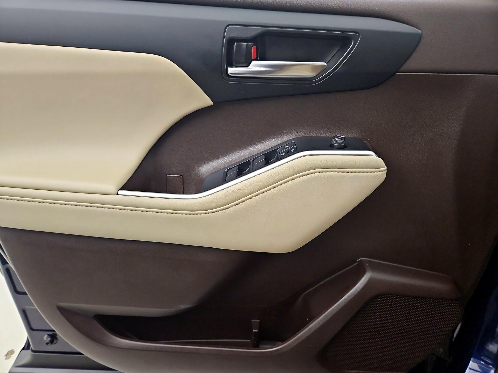 Thumbnail: 2022 Toyota Highlander - 12