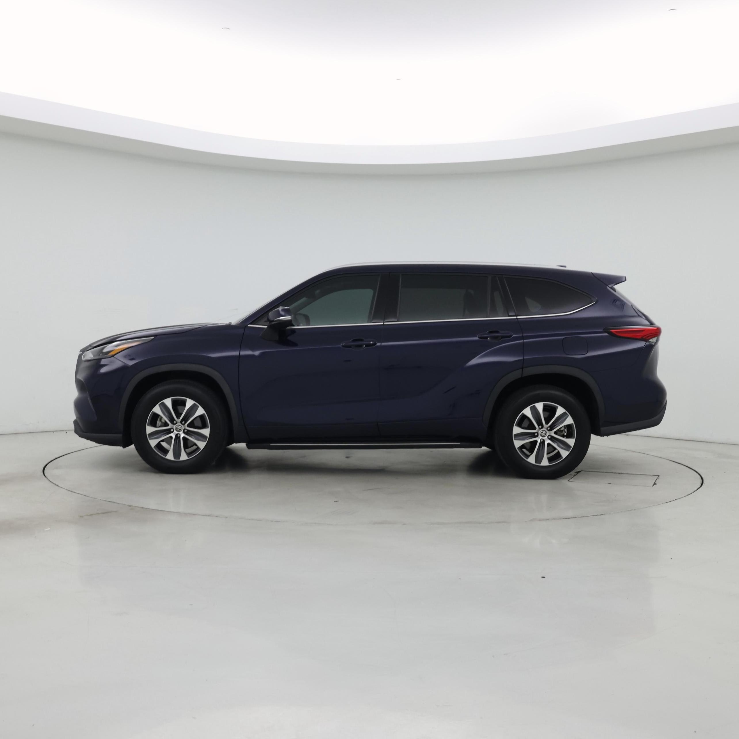 Thumbnail: 2022 Toyota Highlander - 3