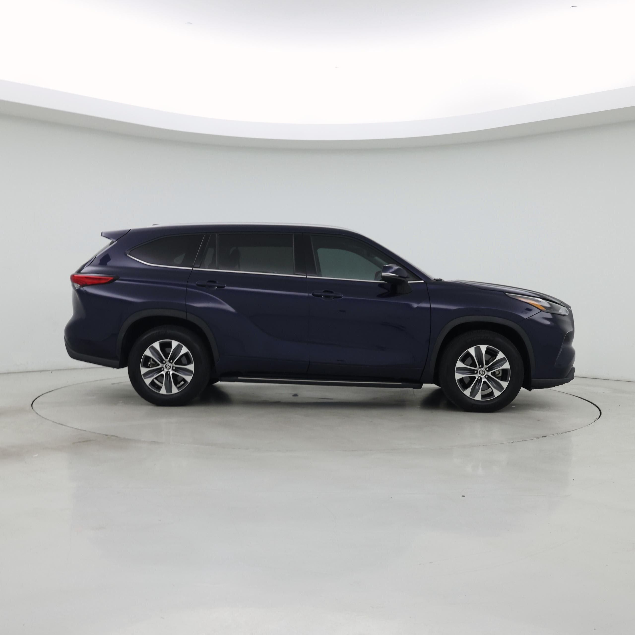 Thumbnail: 2022 Toyota Highlander - 7