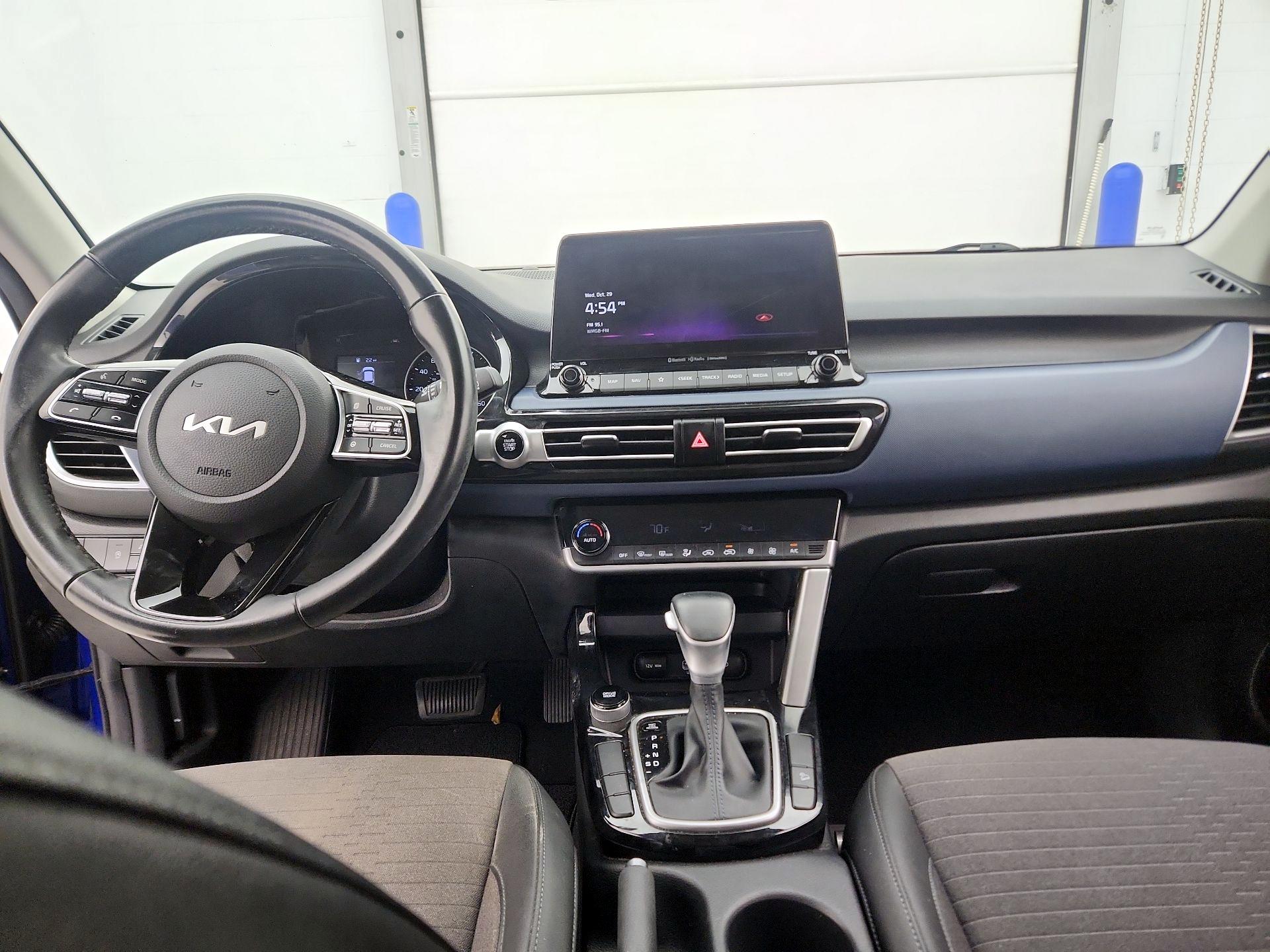 Thumbnail: 2023 Kia Seltos - 9