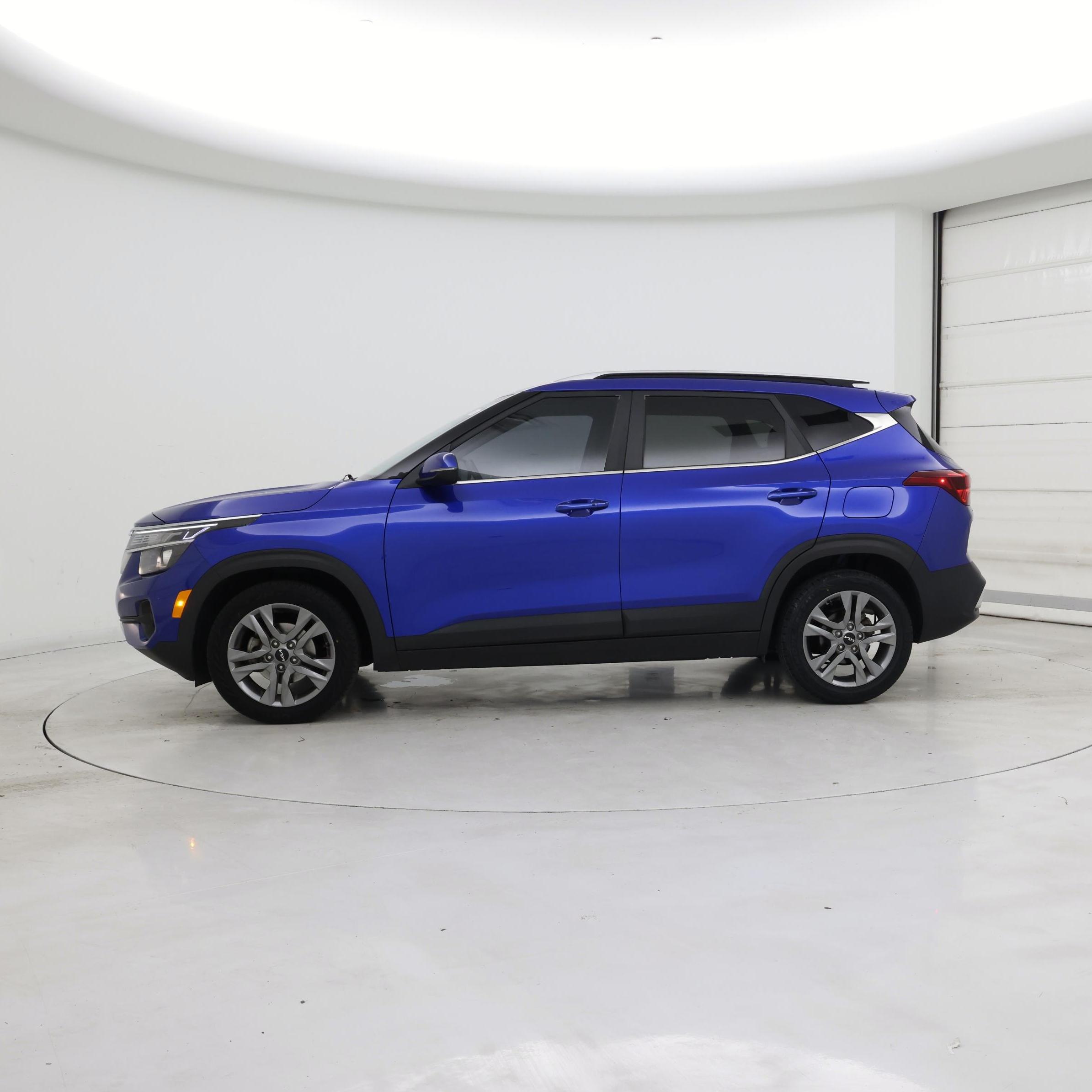 Thumbnail: 2023 Kia Seltos - 3