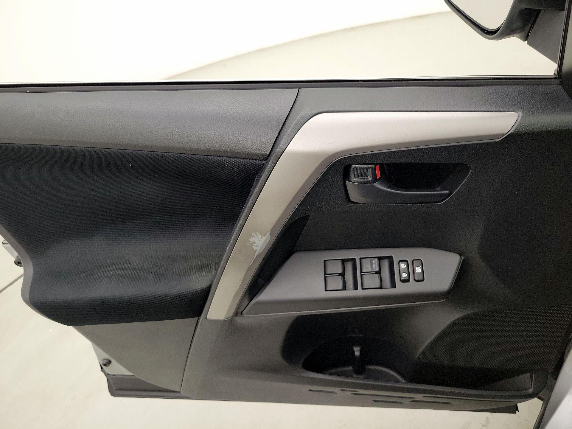 Thumbnail: 2016 Toyota RAV4 - 12