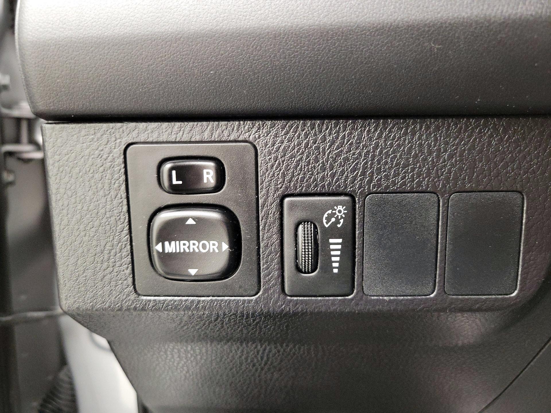 Thumbnail: 2016 Toyota RAV4 - 13