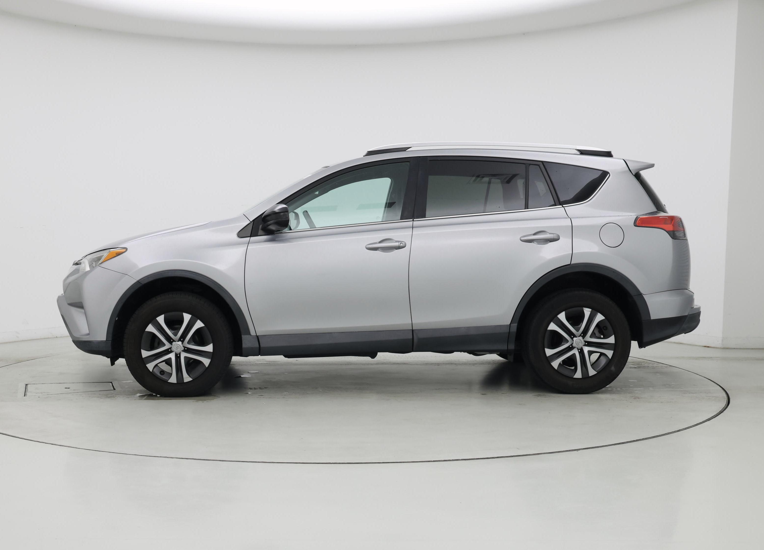 Thumbnail: 2016 Toyota RAV4 - 3