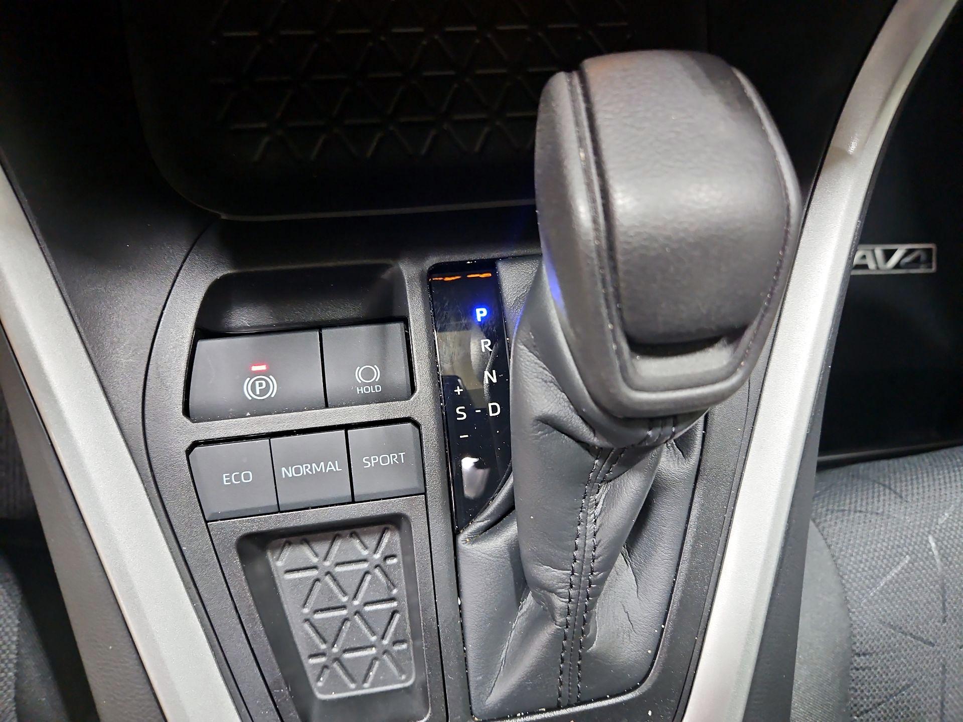 Thumbnail: 2023 Toyota RAV4 - 16