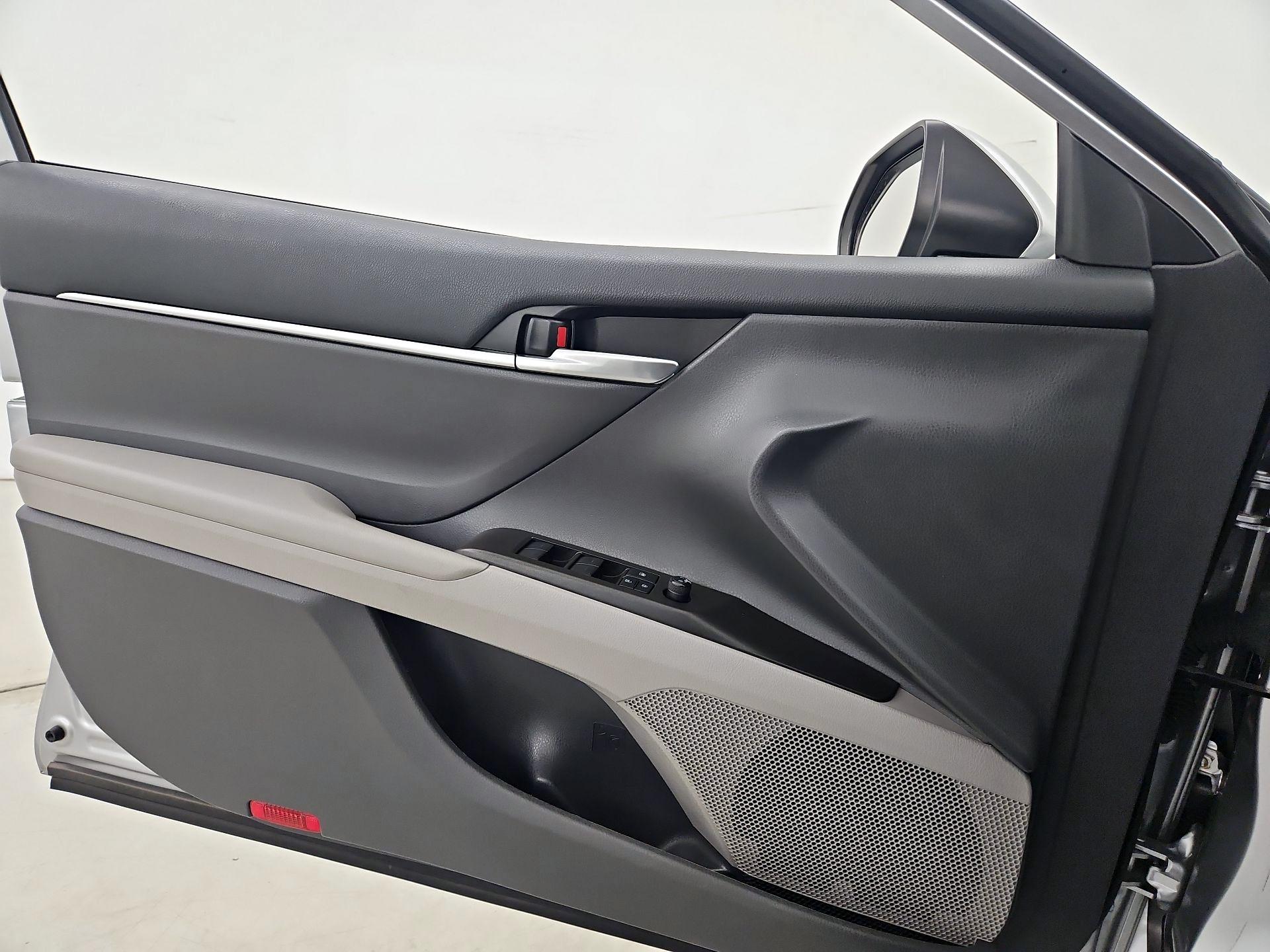 Thumbnail: 2022 Toyota Camry - 12