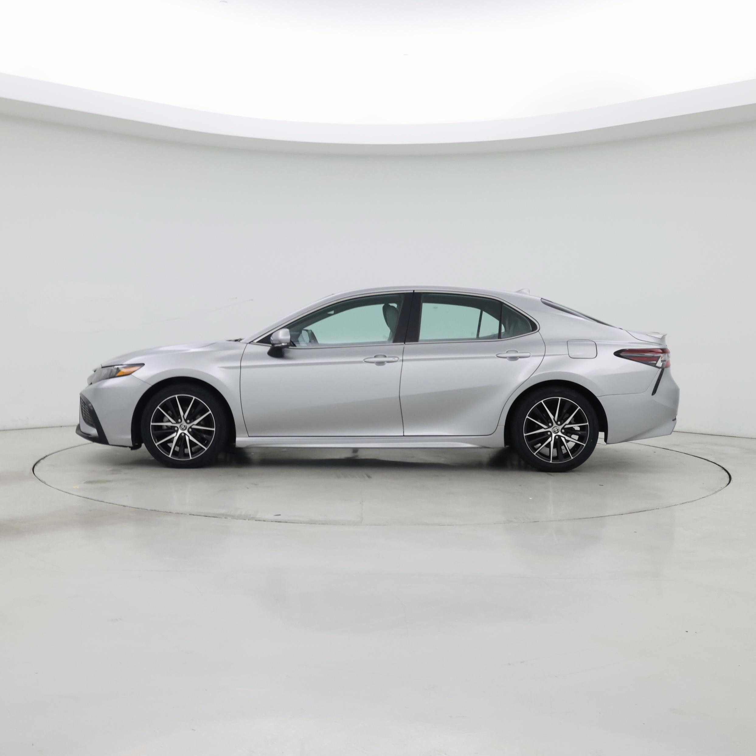 Thumbnail: 2022 Toyota Camry - 3