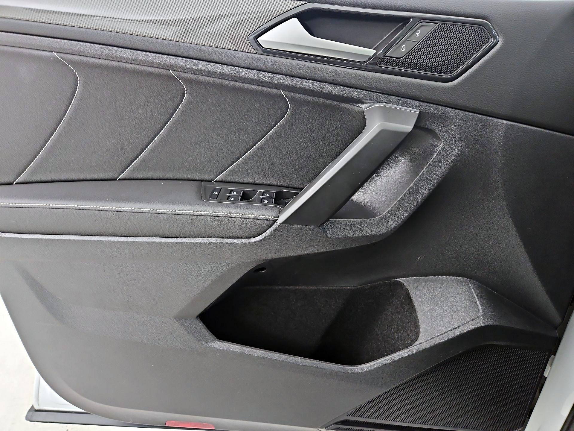 Thumbnail: 2022 Volkswagen Tiguan - 12