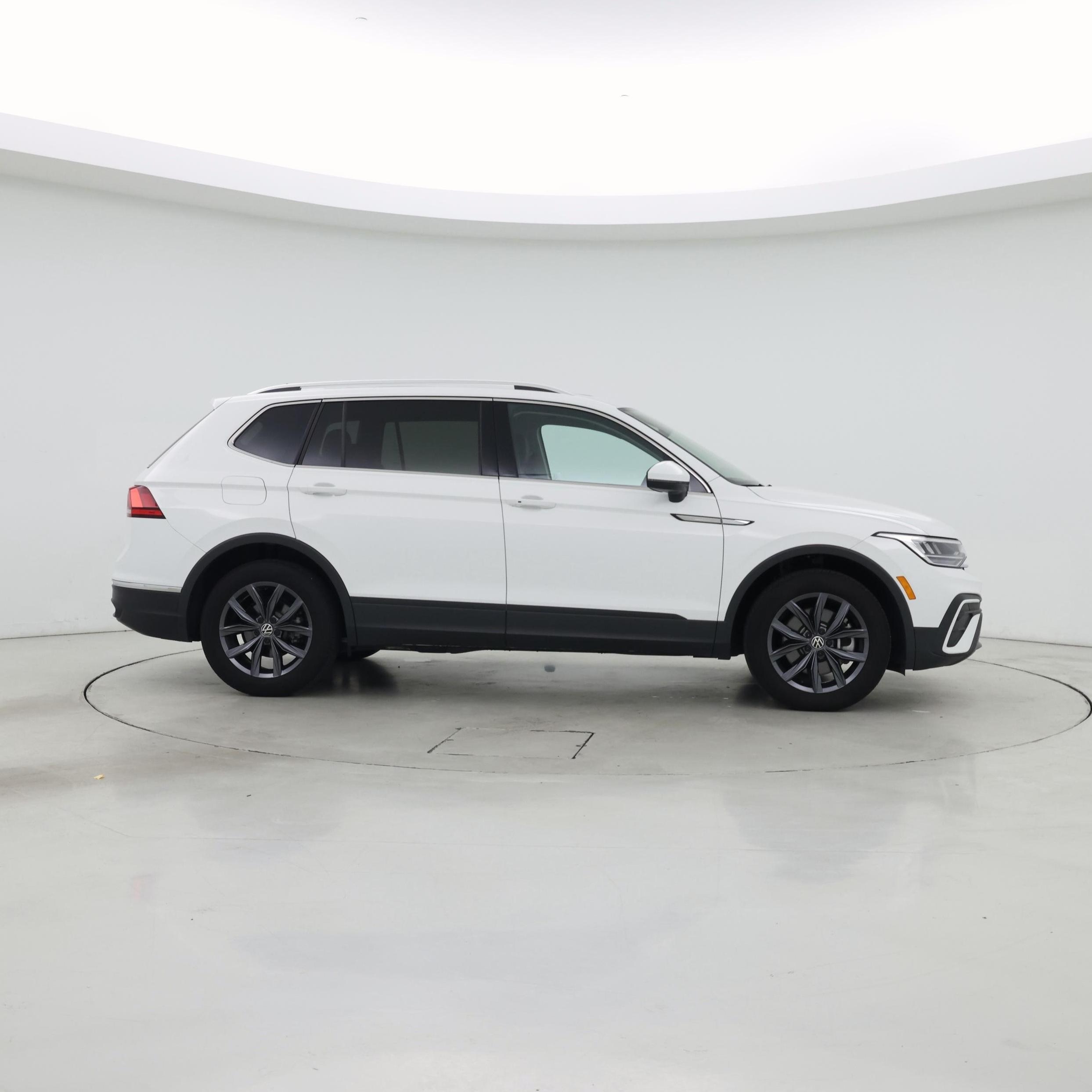 Thumbnail: 2022 Volkswagen Tiguan - 7