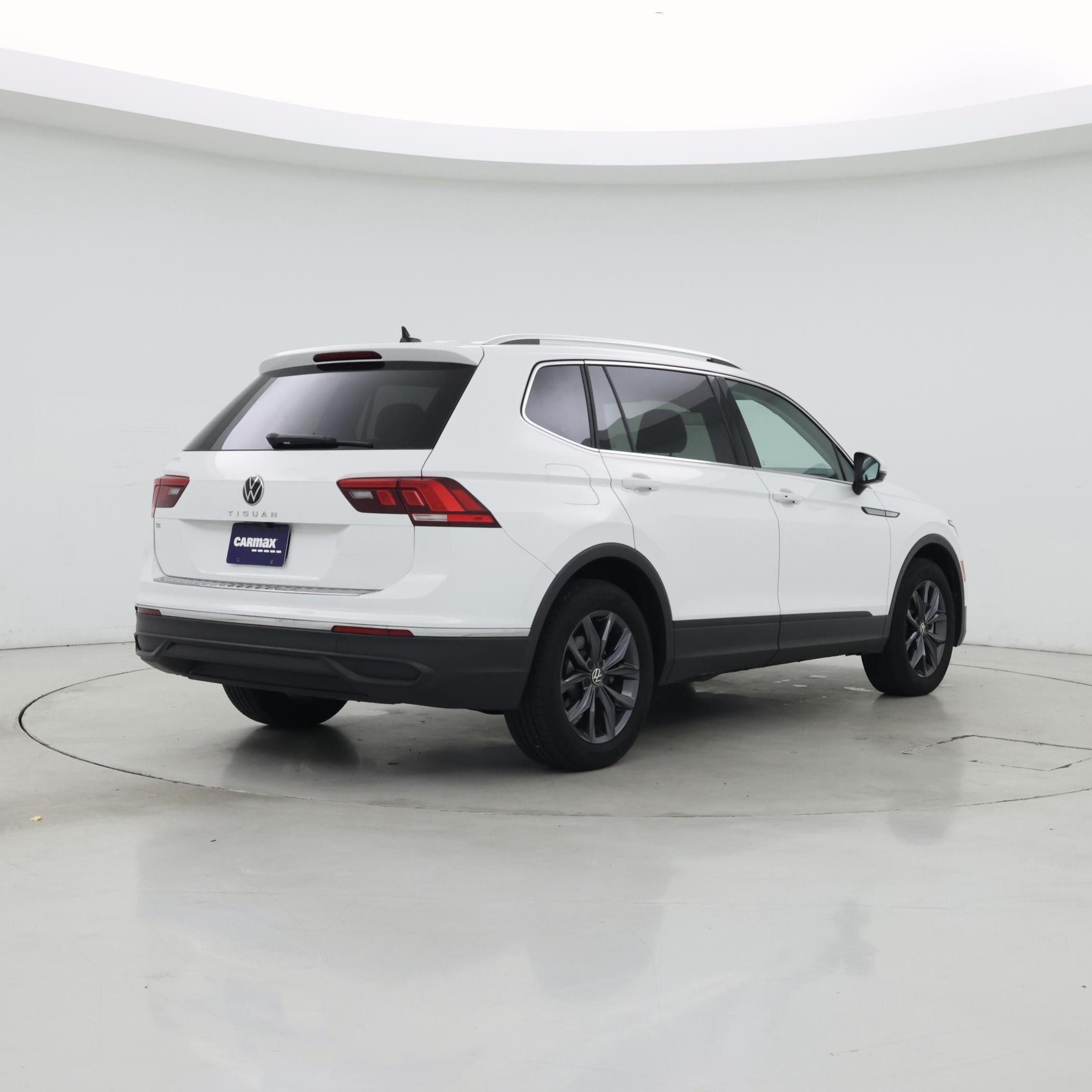 Thumbnail: 2022 Volkswagen Tiguan - 8