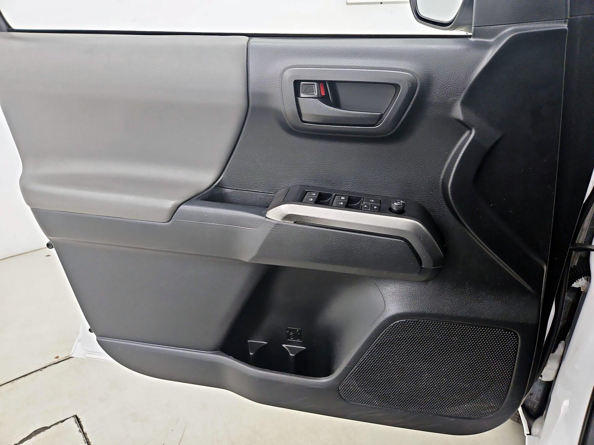 Thumbnail: 2019 Toyota Tacoma - 12