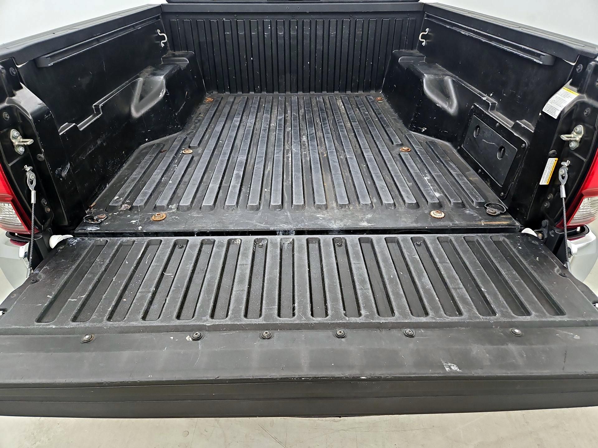 Thumbnail: 2019 Toyota Tacoma - 20