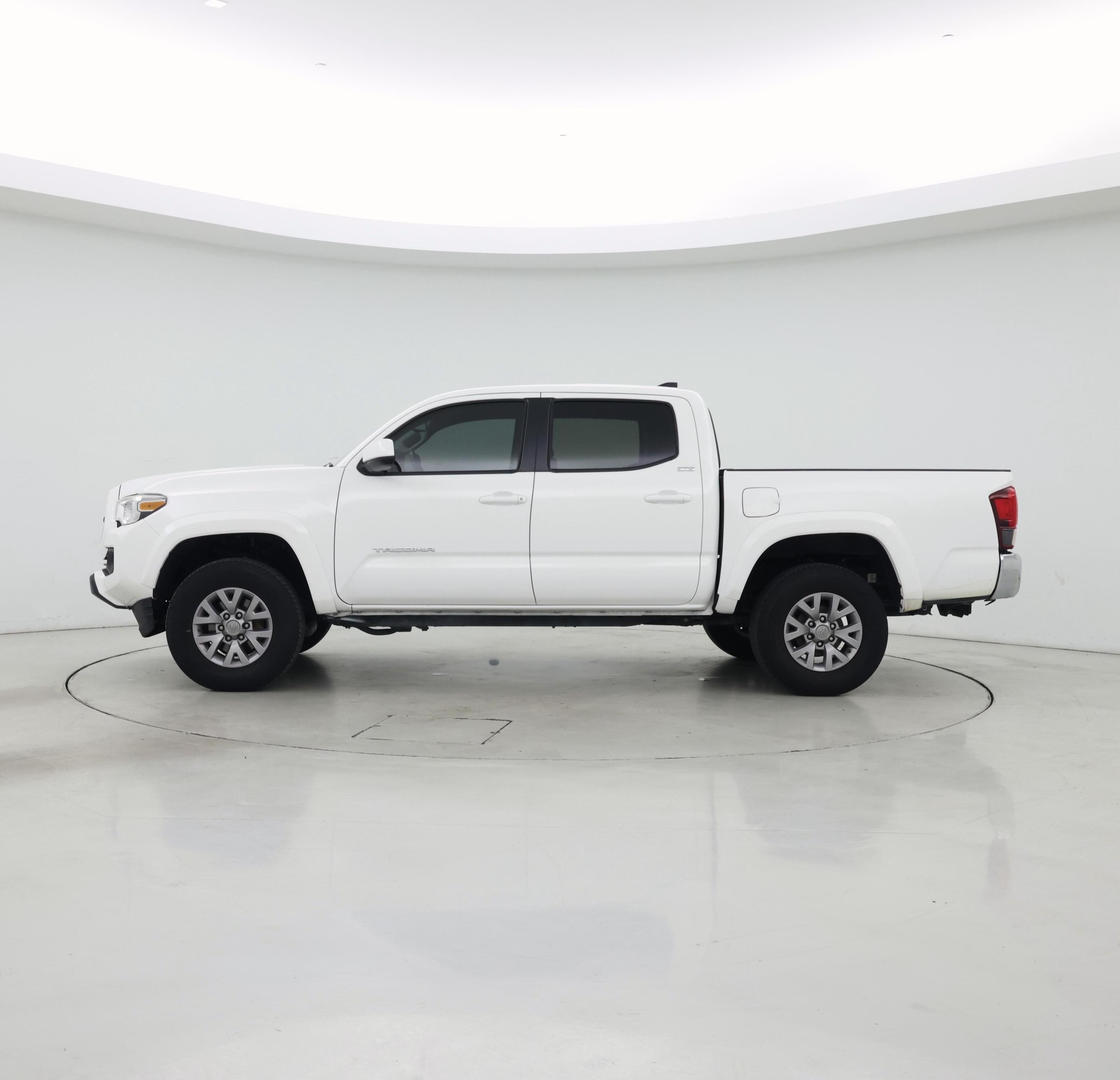 Thumbnail: 2019 Toyota Tacoma - 3